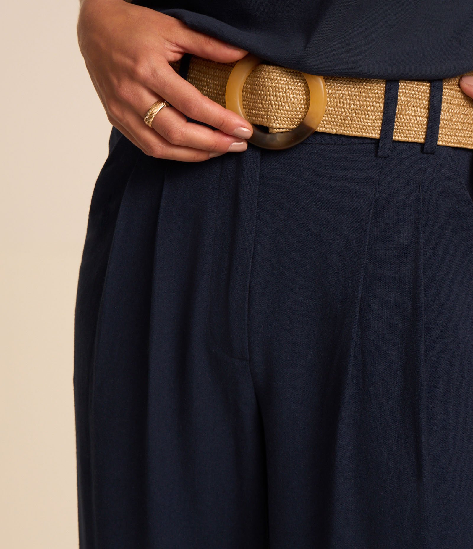 Calça Wide Leg em Viscolinho com Pregas 4