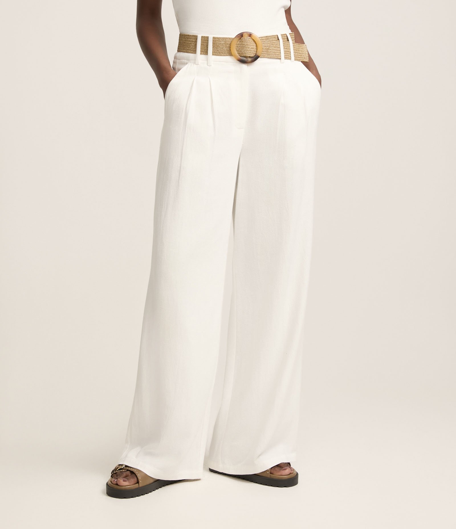 Calça Wide Leg em Viscolinho com Pregas Branco 3