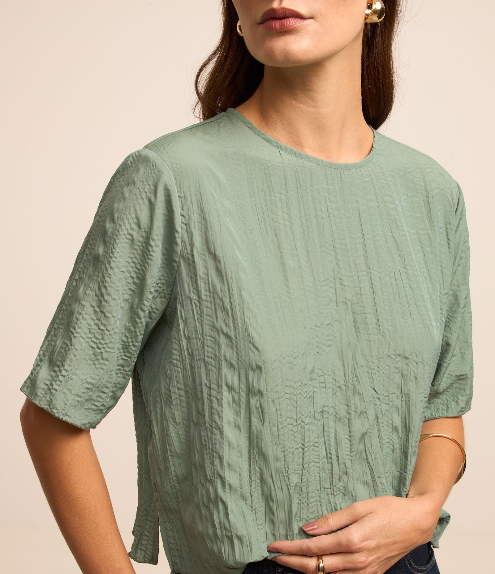 Blusa Acetinada com Efeito Airflow Verde 5