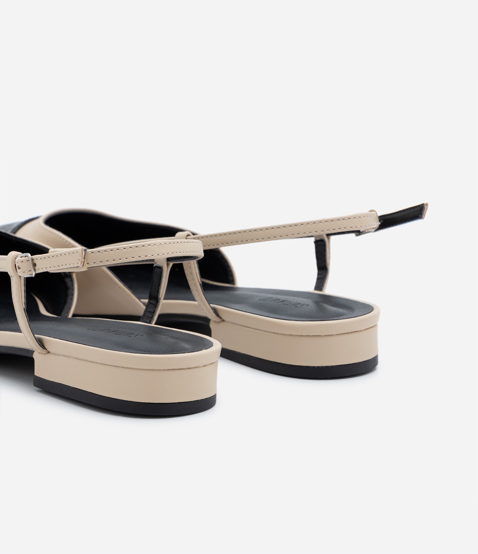 Sapatilha Slingback com Biqueira e Laterais Abertas Bege/Preto 3