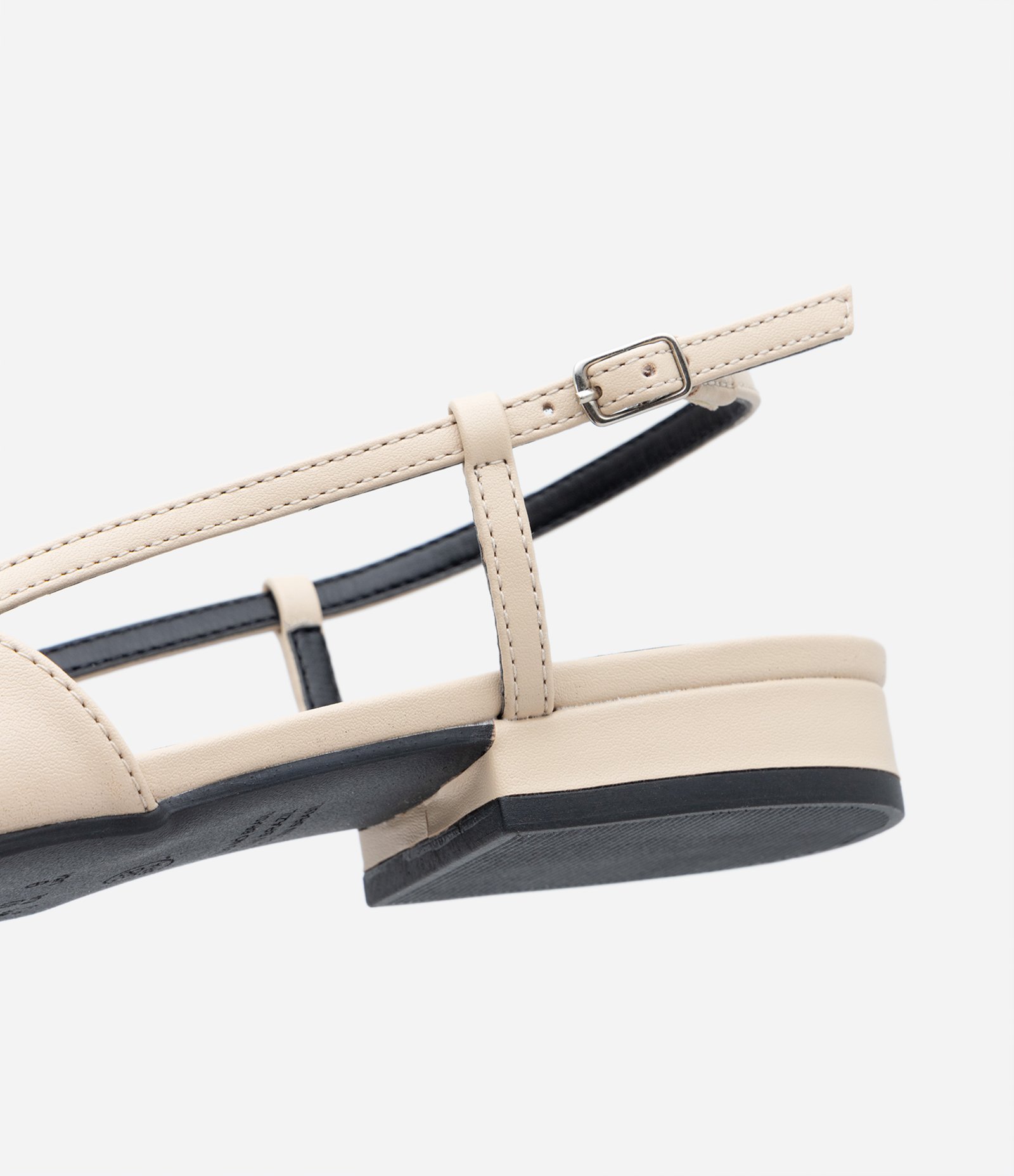 Sapatilha Slingback com Biqueira e Laterais Abertas Bege/Preto 5