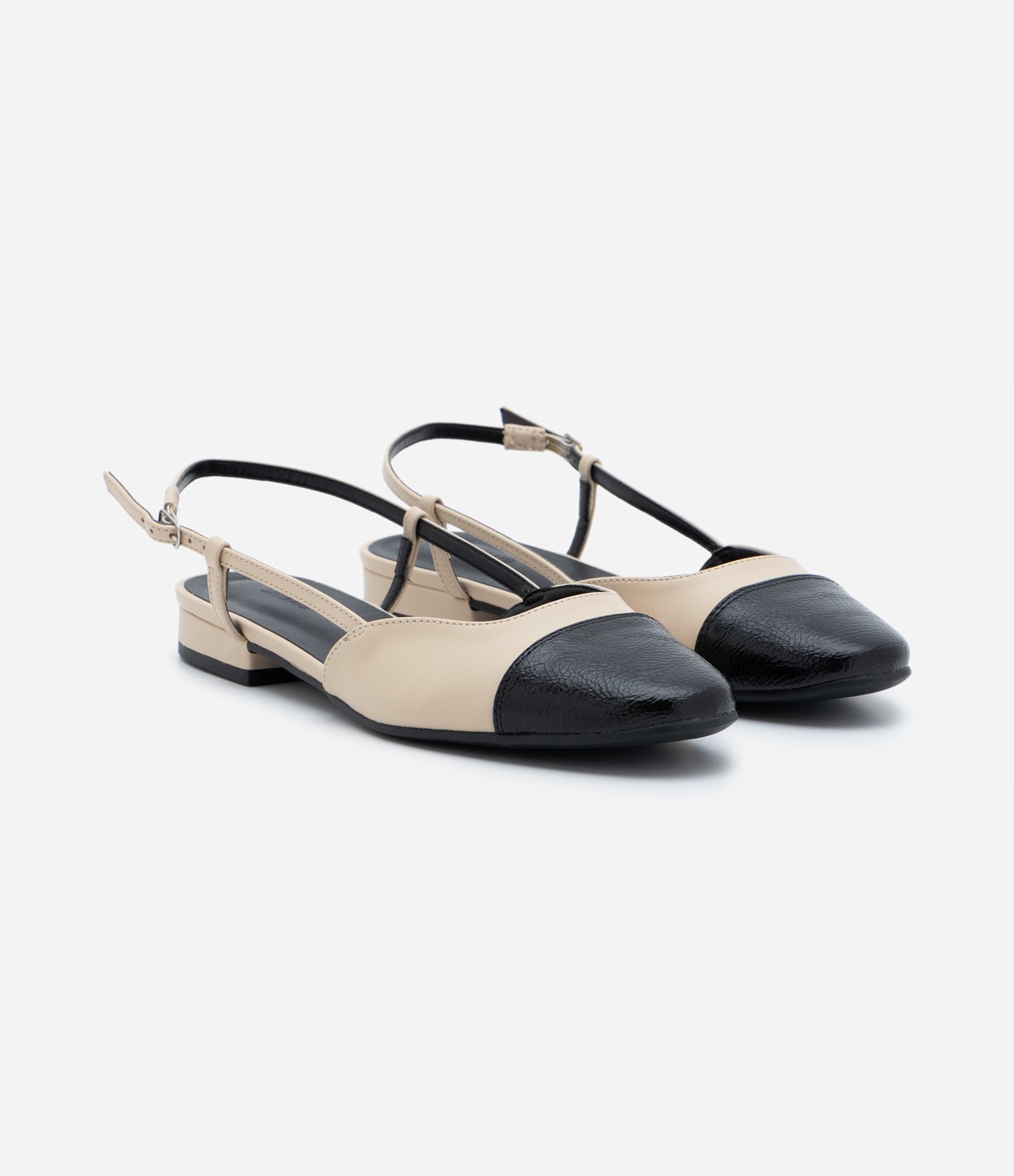 Sapatilha Slingback com Biqueira e Laterais Abertas Bege/Preto 7