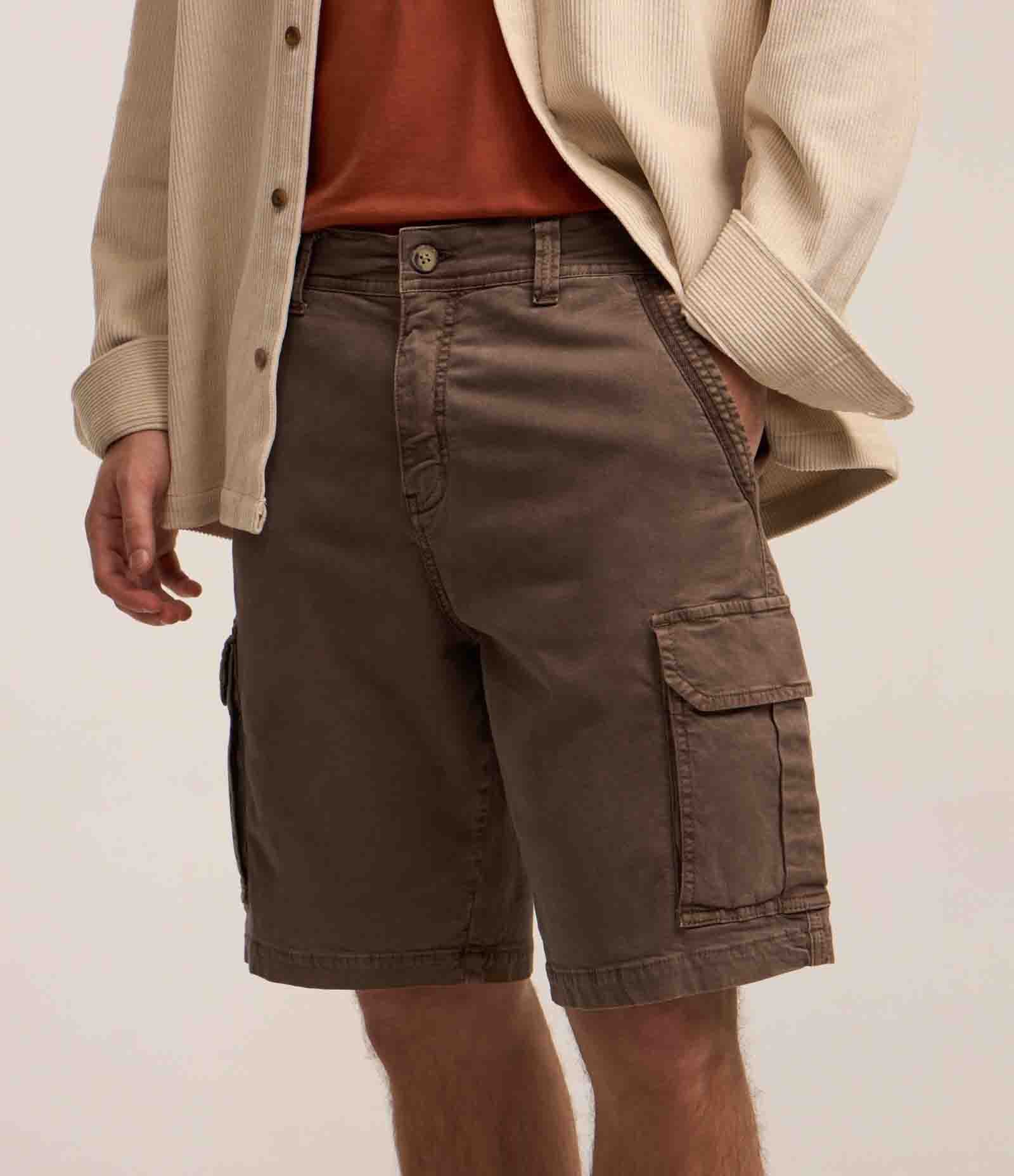 Bermuda Cargo em Sarja Lavada com Elastano e Detalhes de Cadarço Marrom 1