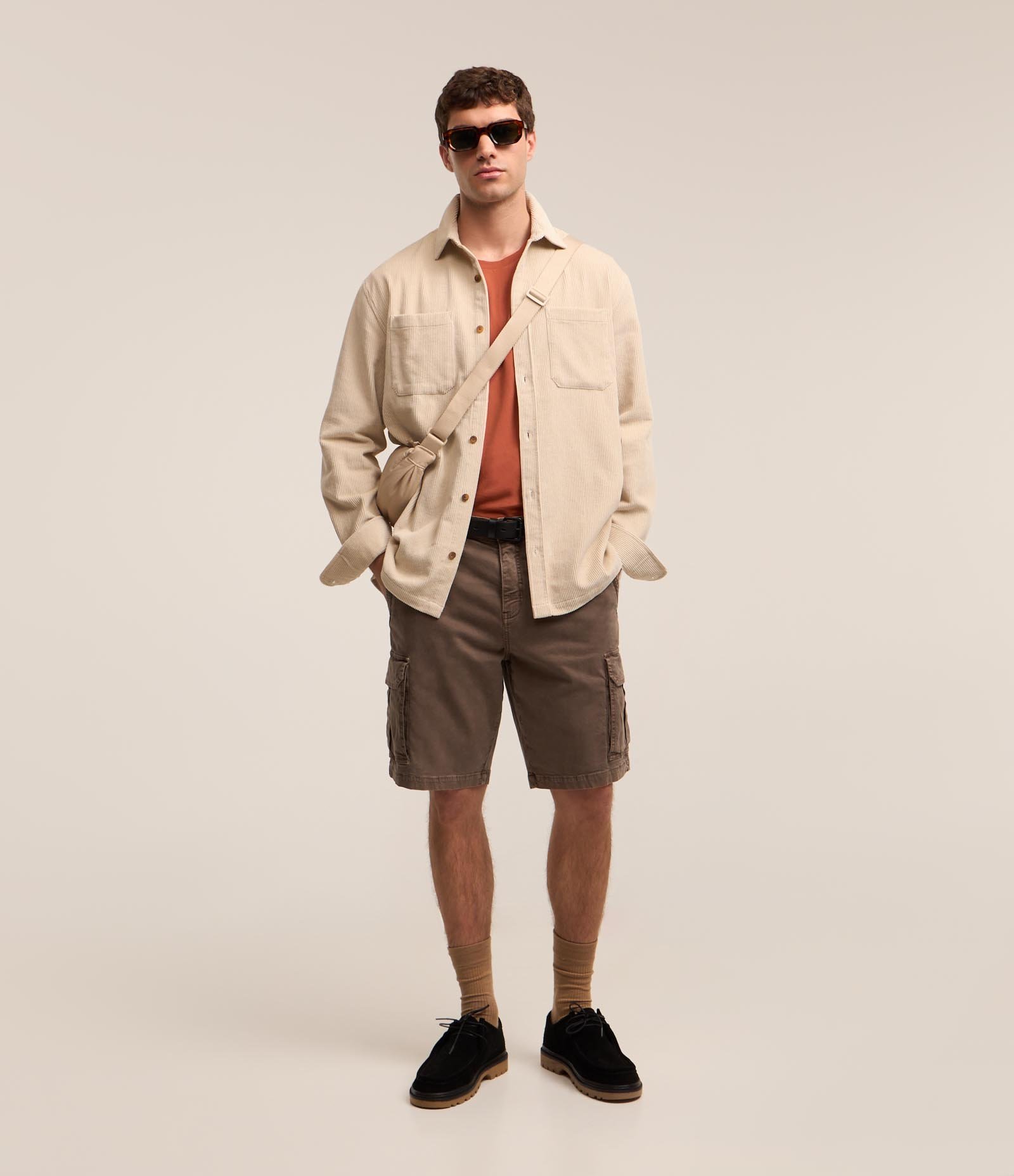 Bermuda Cargo em Sarja Lavada com Elastano e Detalhes de Cadarço Marrom 2