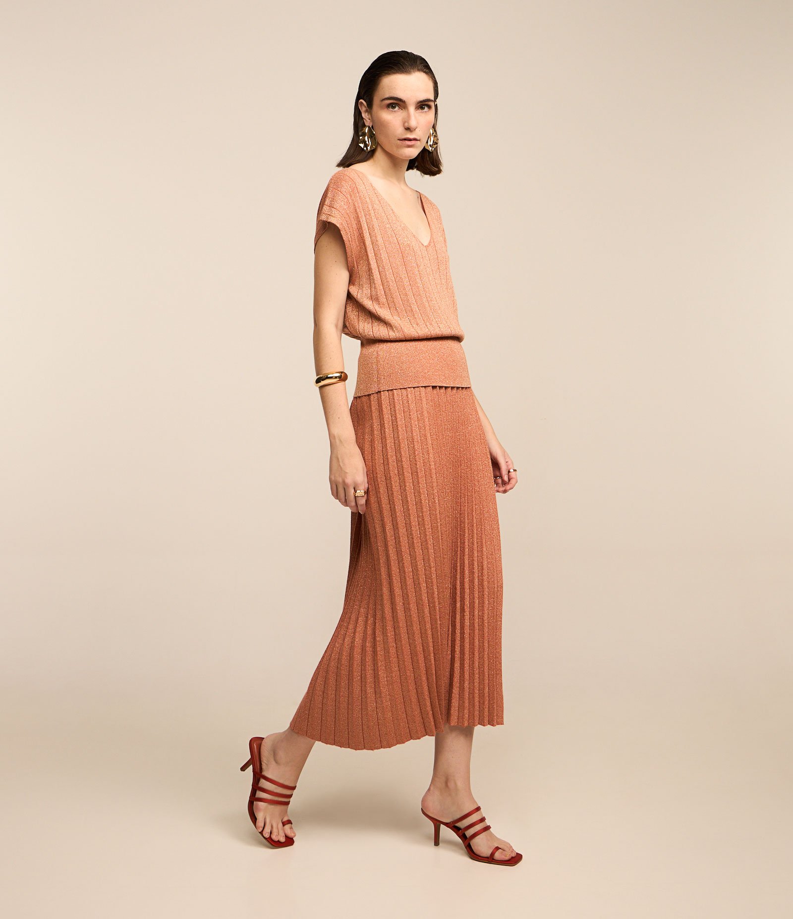 Saia Reta Midi em Viscose Plissada com Fio Metalizado Laranja 1