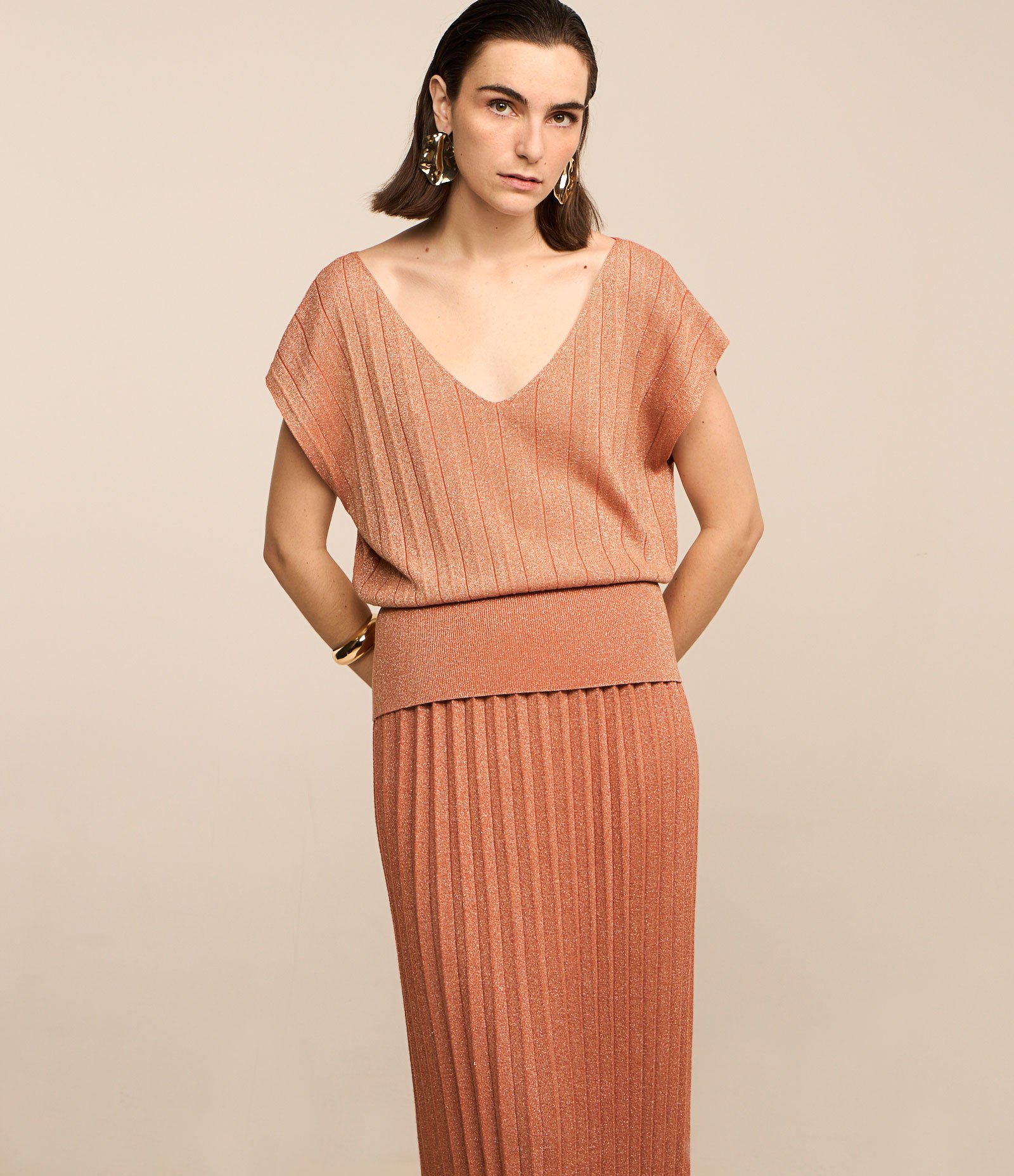 Saia Reta Midi em Viscose Plissada com Fio Metalizado Laranja 3