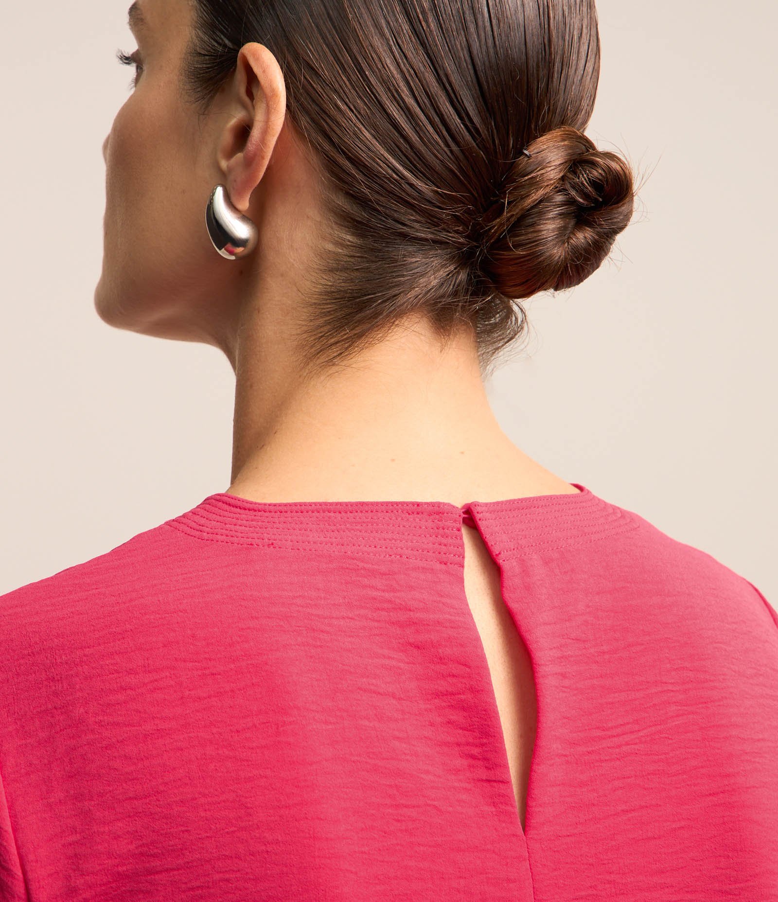 Blusa com Abertura nas Costas e Detalhes Pespontados Rosa Pink 3