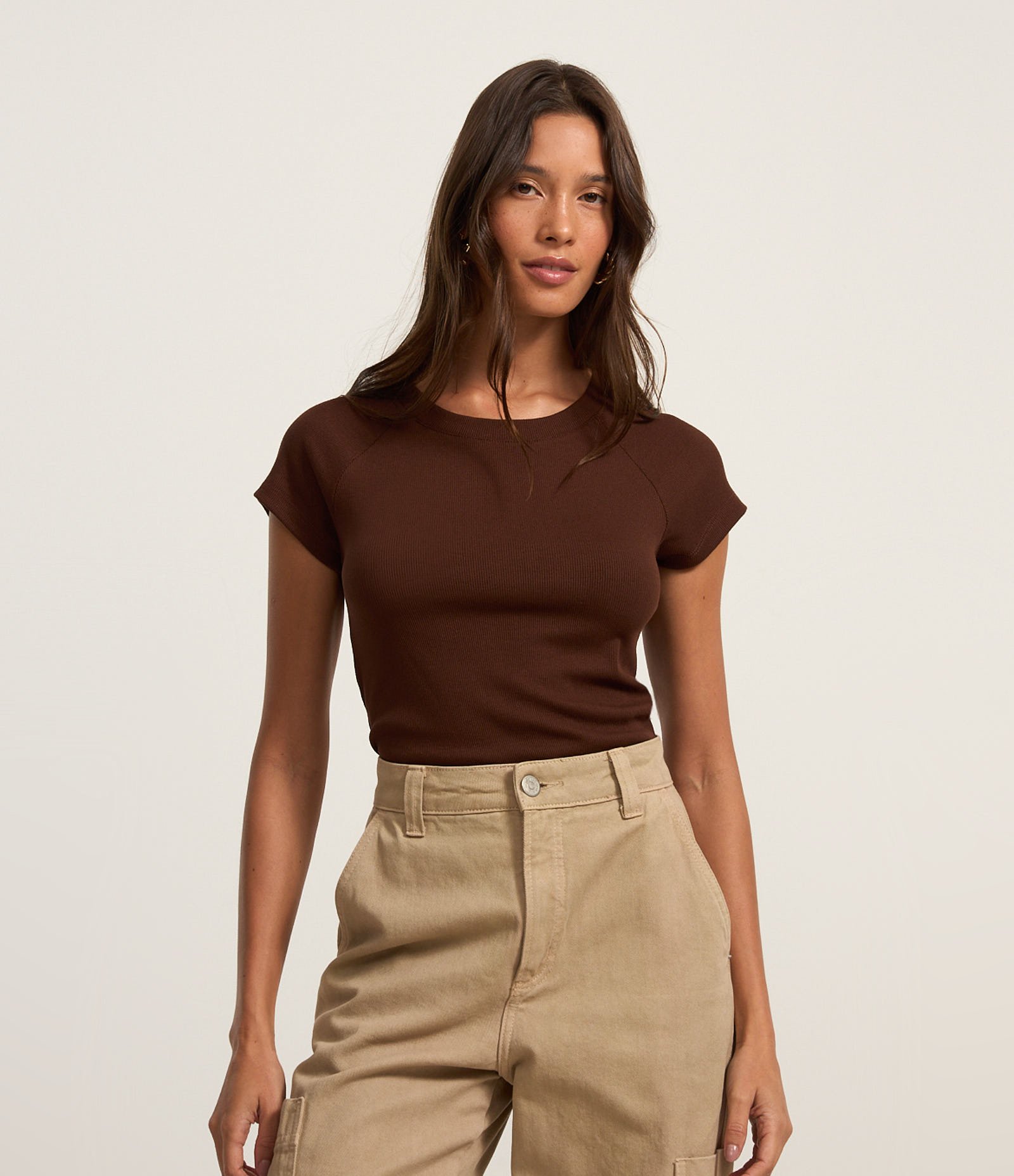 Blusa Básica em Ribana com Cava Raglan Marrom 1