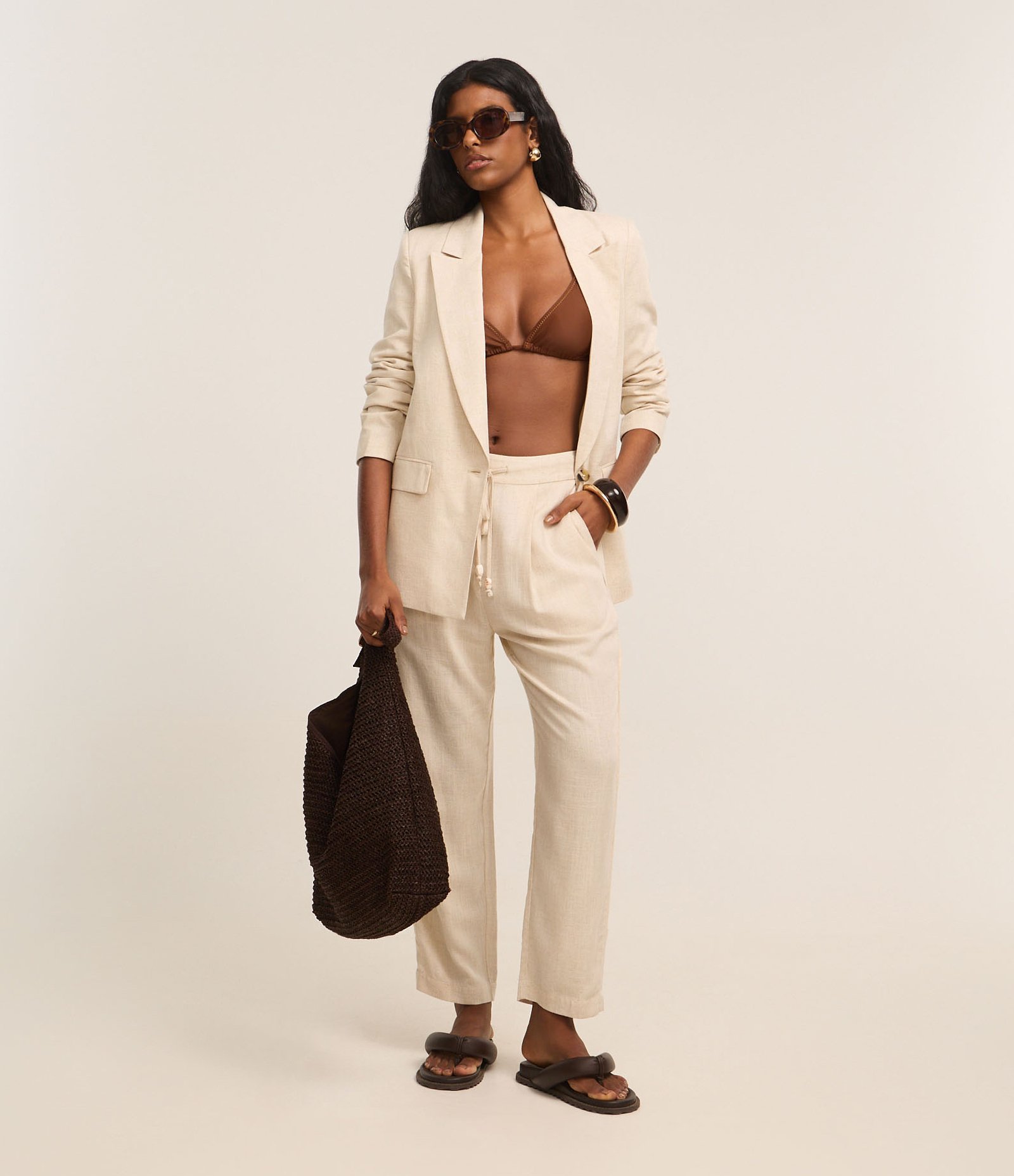 Calça Fluída em Viscolinho com Cós Elástico e Amarração Bege Crú 1