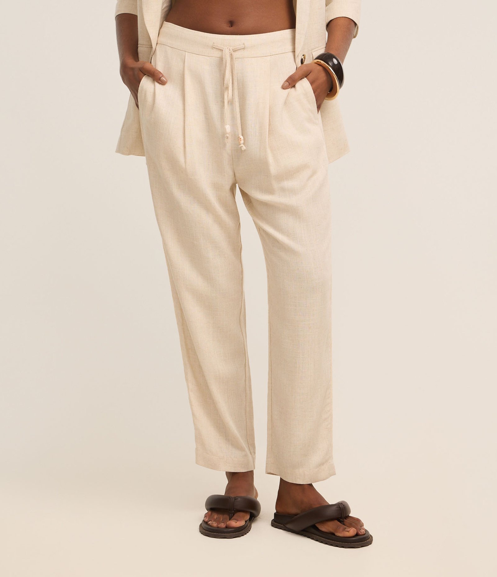 Calça Fluída em Viscolinho com Cós Elástico e Amarração Bege Crú 3