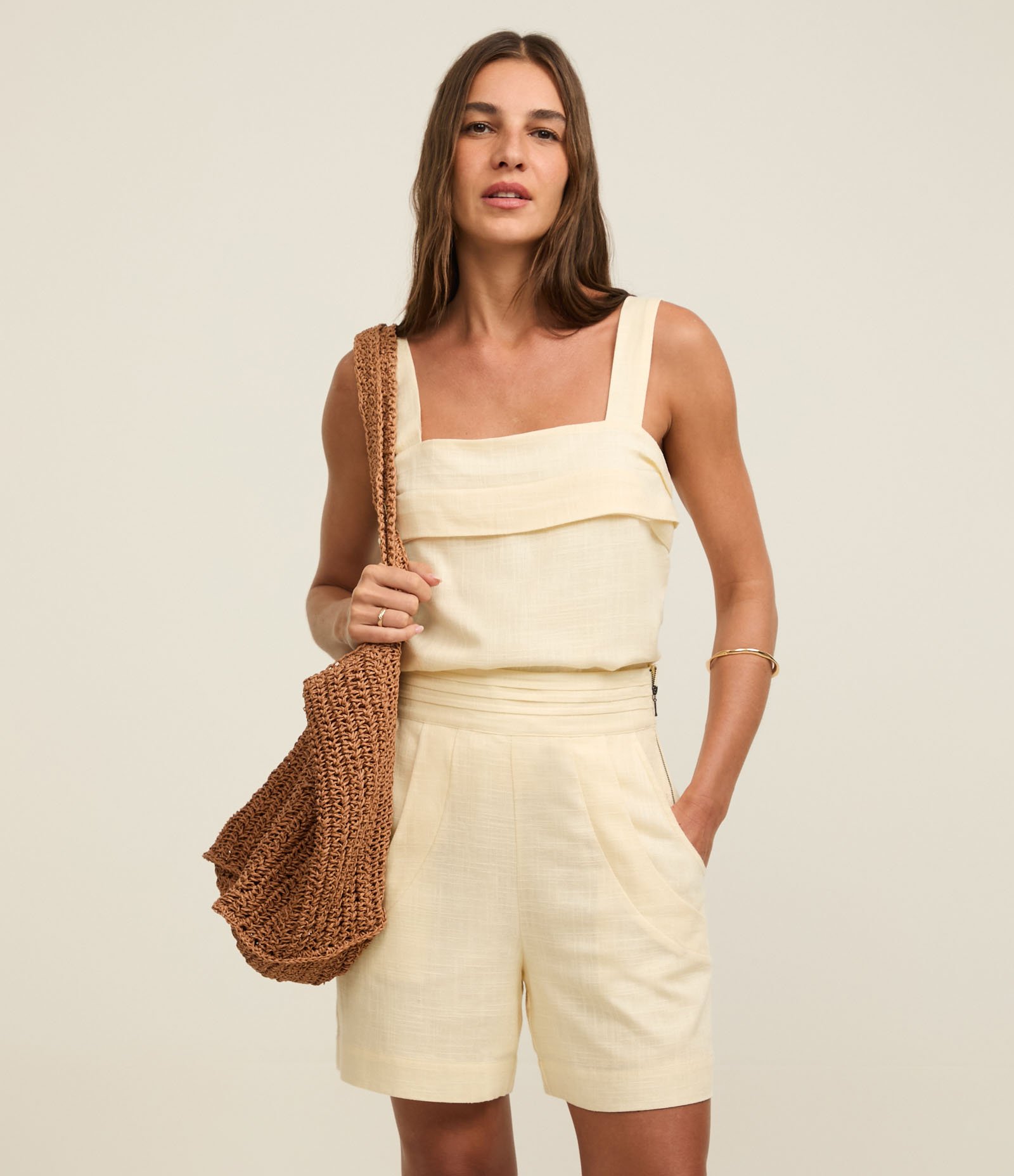 Short Reto em Viscolinho com Detalhe no Cós e Bolsos Baunilha 2