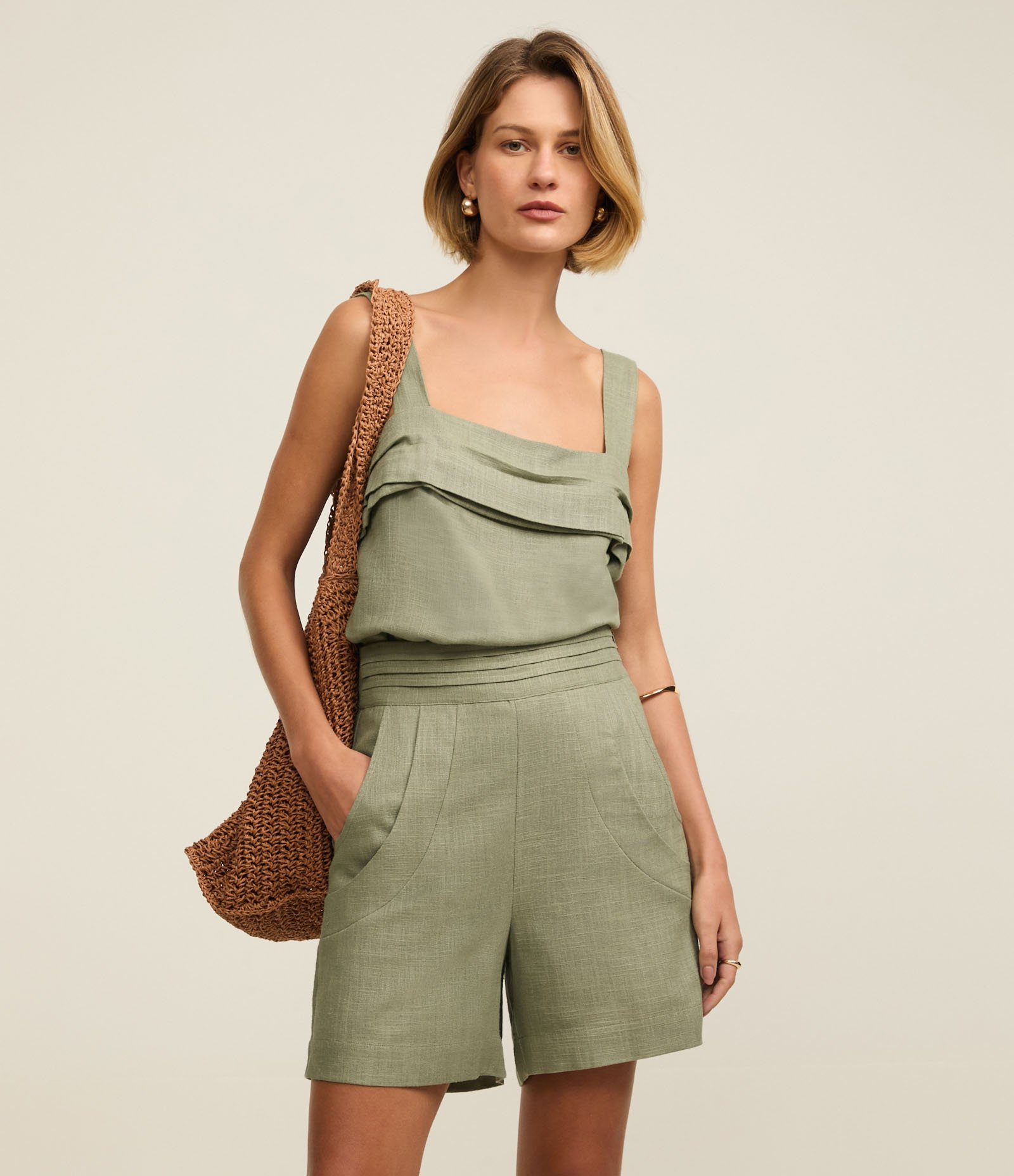 Short Reto em Viscolinho com Detalhe no Cós e Bolsos 2