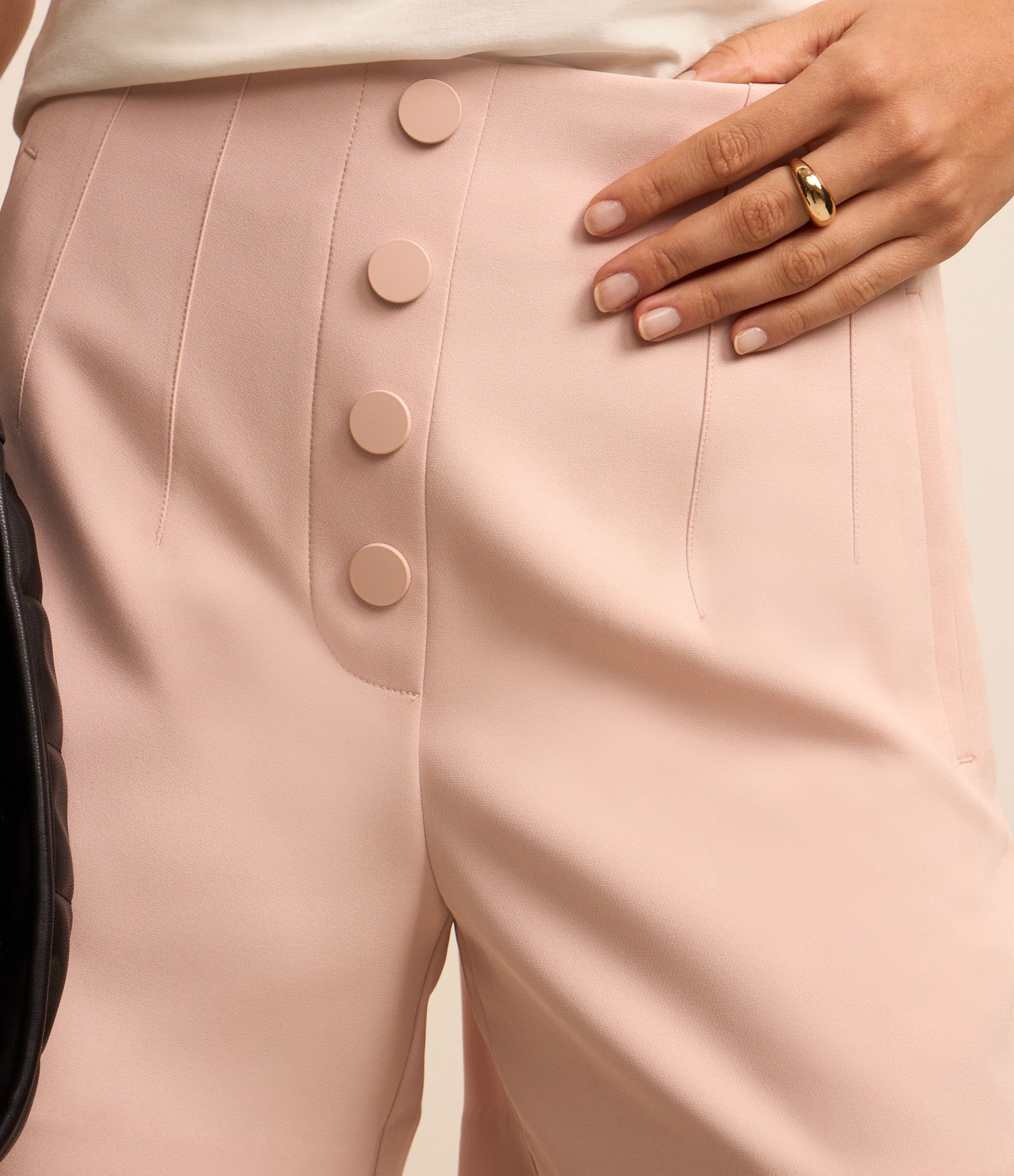 Short Alfaiatada com Botões Frontais Rosa Claro 3