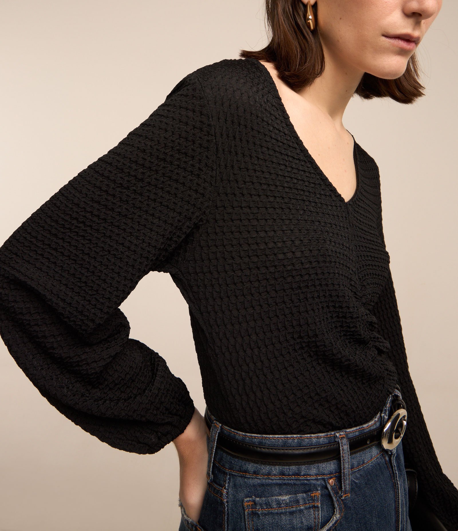 Blusa em Poliamida com Texturas e Detalhe Drapeado Preto 1