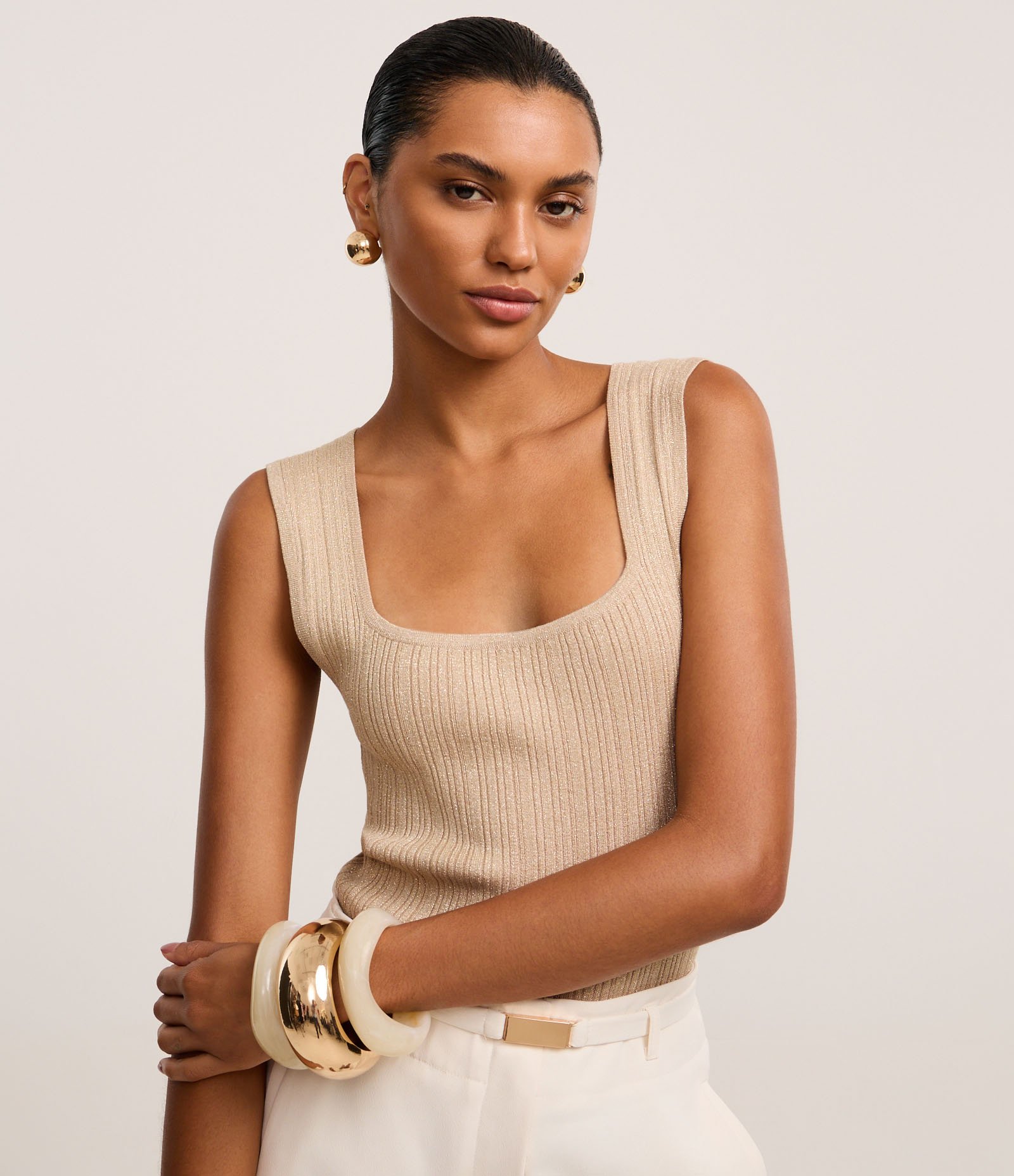 Blusa em Viscose com Efeito Metalizado e Decote Quadrado Bege 1