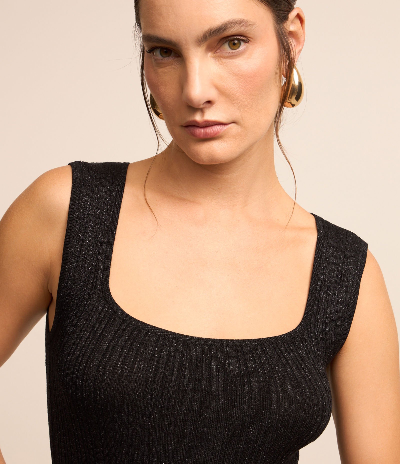 Blusa em Viscose com Efeito Metalizado e Decote Quadrado Preto 1