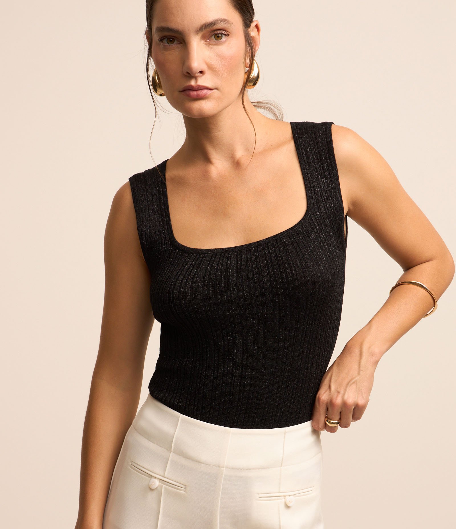 Blusa em Viscose com Efeito Metalizado e Decote Quadrado Preto 3