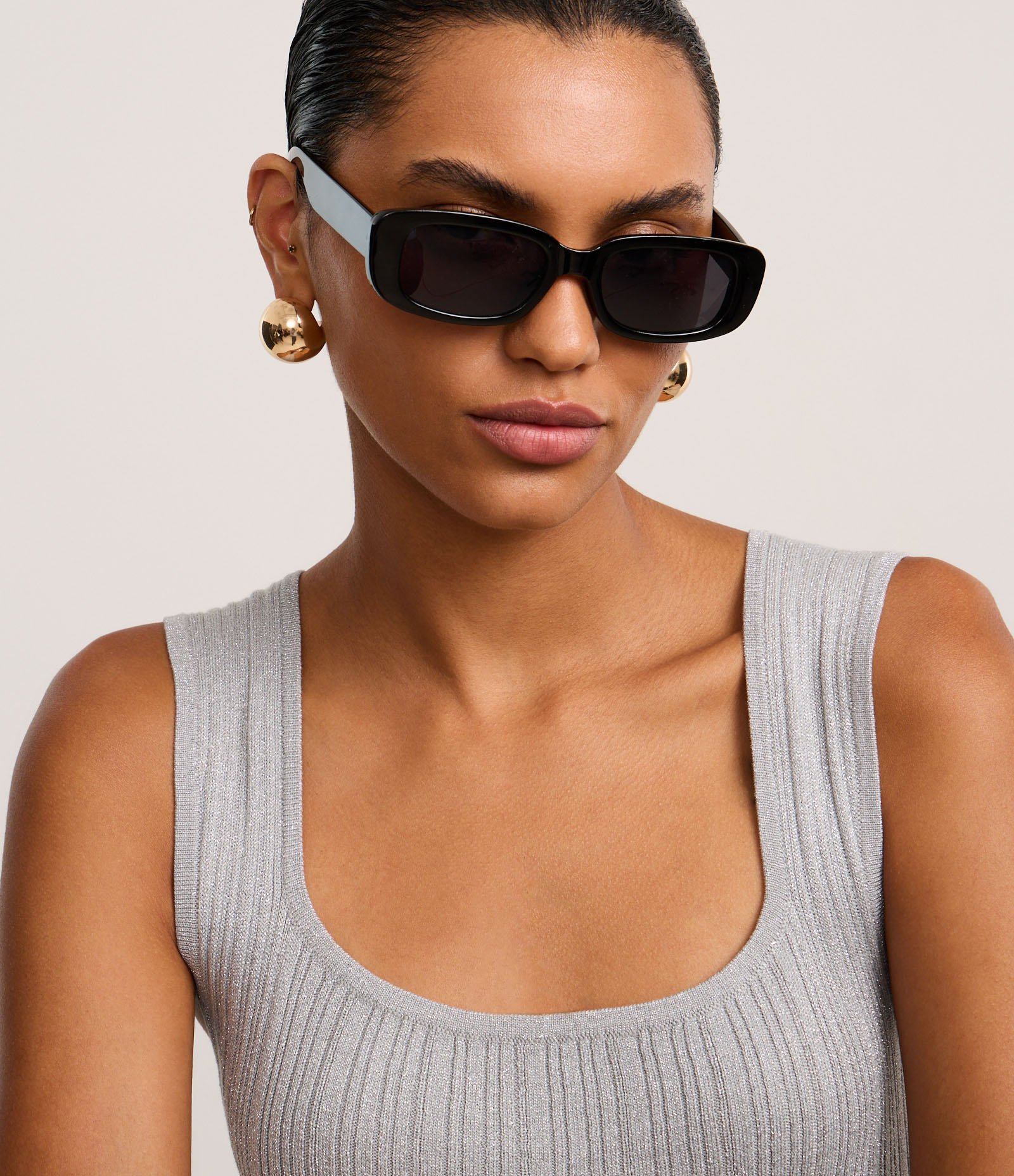 Blusa em Viscose com Efeito Metalizado e Decote Quadrado Prata 1