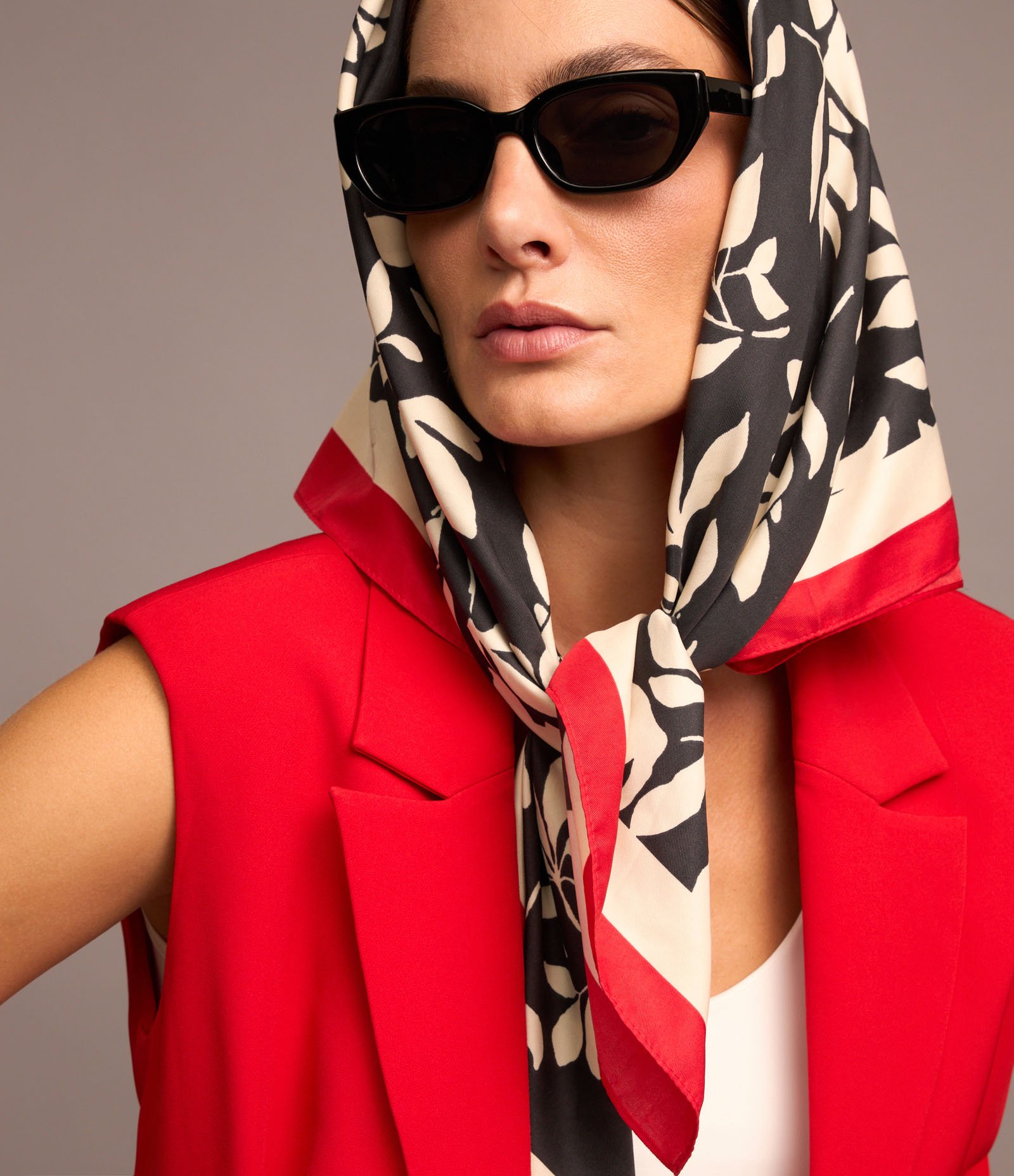 Colete Longo em Crepe com Cinto Afivelado Vermelho 2