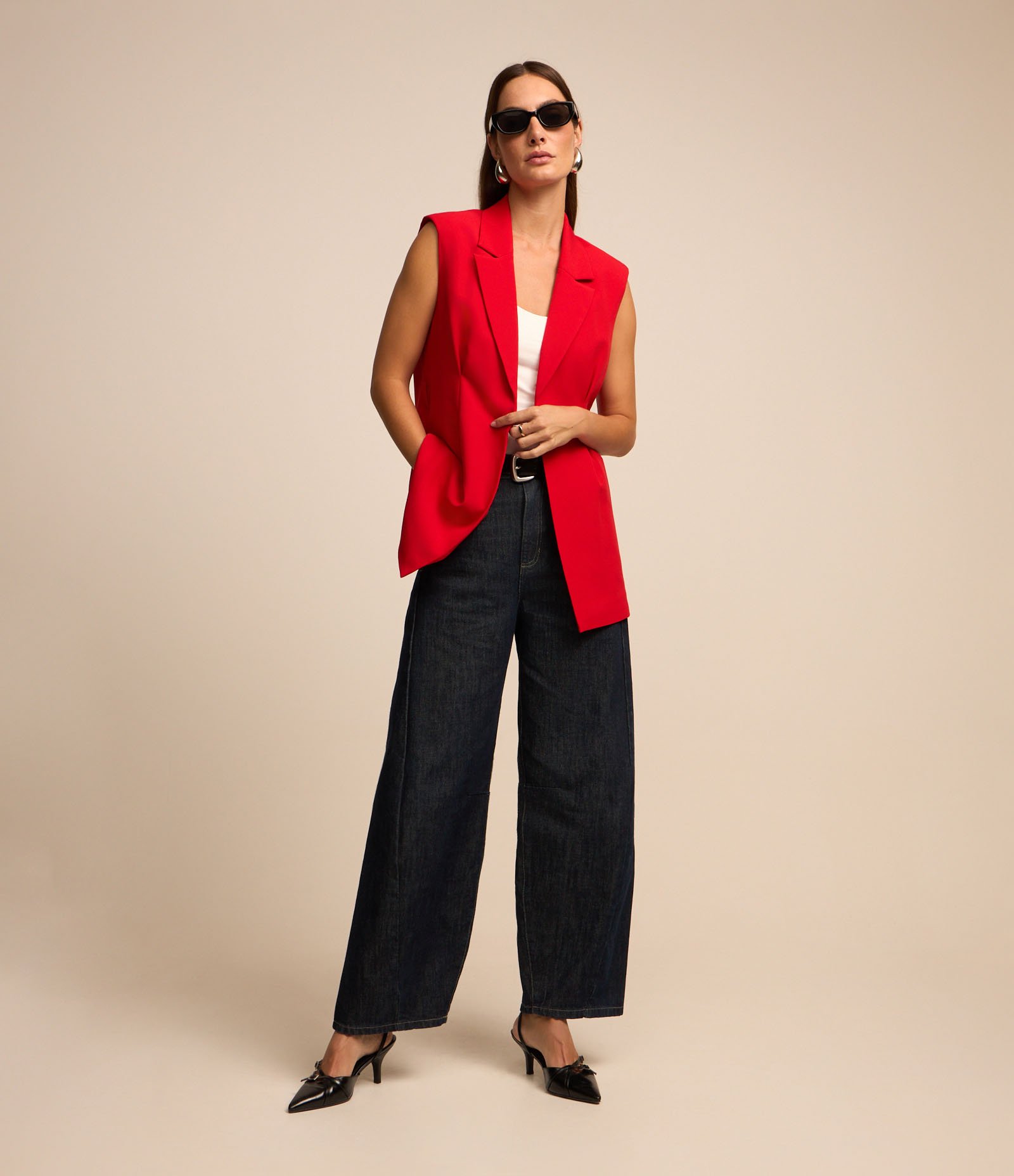 Colete Longo em Crepe com Cinto Afivelado Vermelho 4