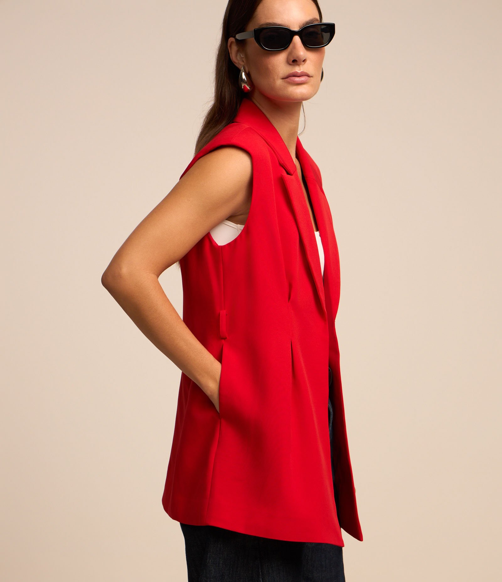 Colete Longo em Crepe com Cinto Afivelado Vermelho 5