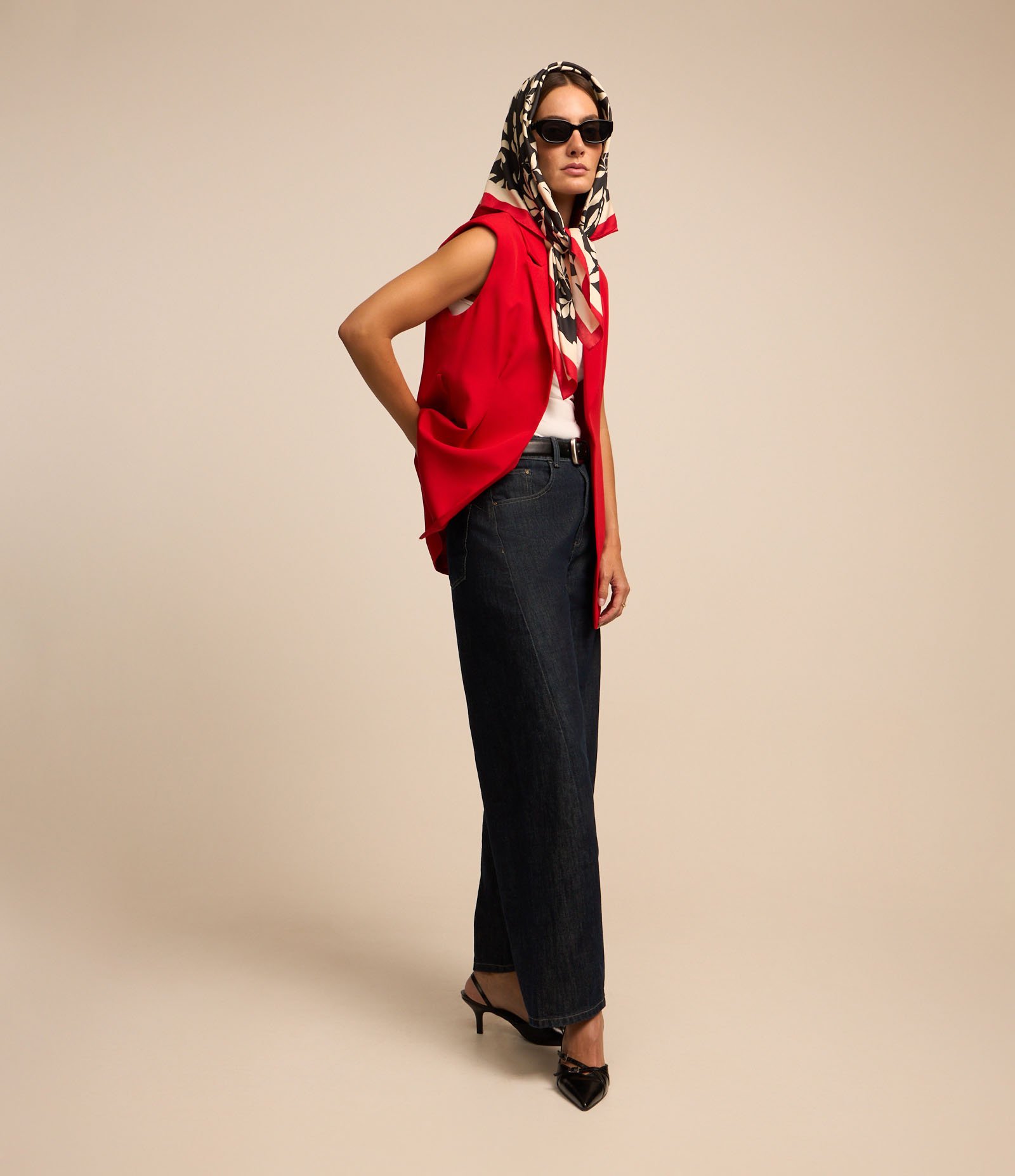 Colete Longo em Crepe com Cinto Afivelado Vermelho 8