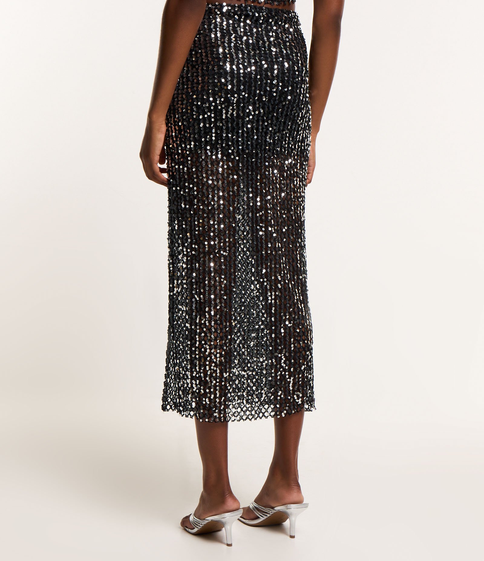 Saia Midi em Paetê Metalizado Efeito Telada e Fenda Lateral Preto 3