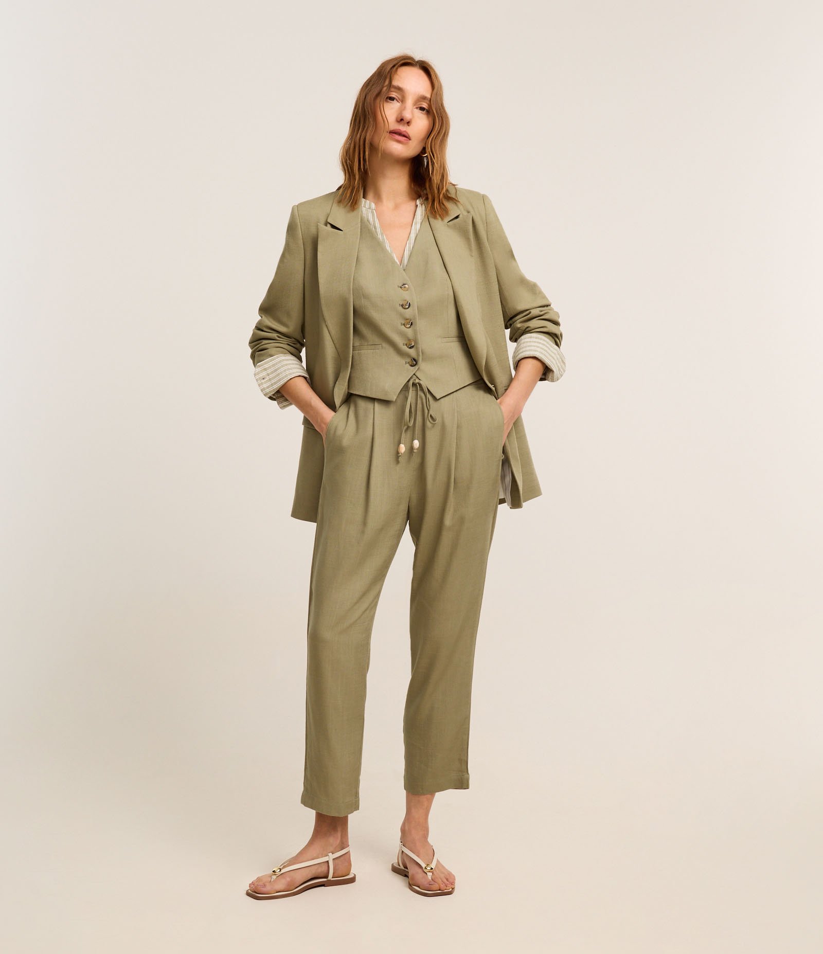 Calça Fluída em Viscolinho com Cós Elástico e Amarração Verde Oliva 1