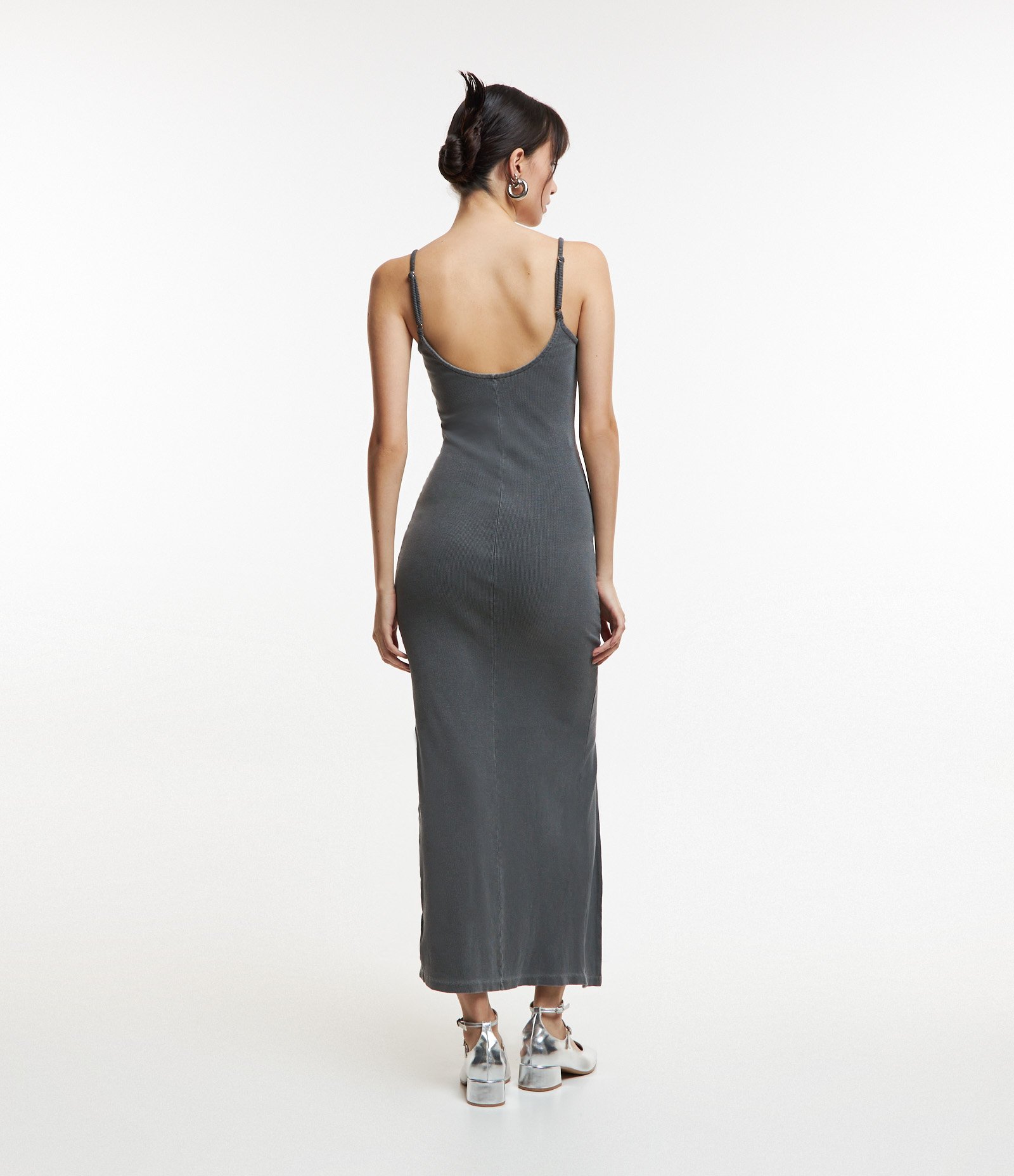 Vestido New Midi Estonado em Ribana com Alcinha e Fenda Cinza 3