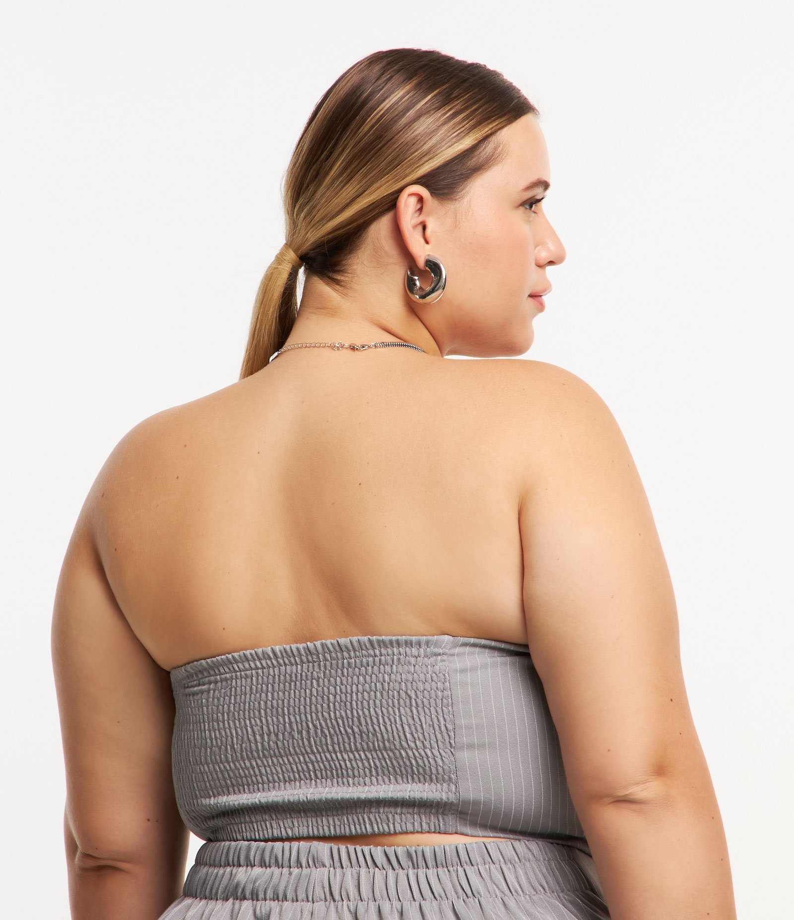 Blusa Cropped Alfaiataria Sem Mangas e Listrada Curve & Plus Size Cinza 3
