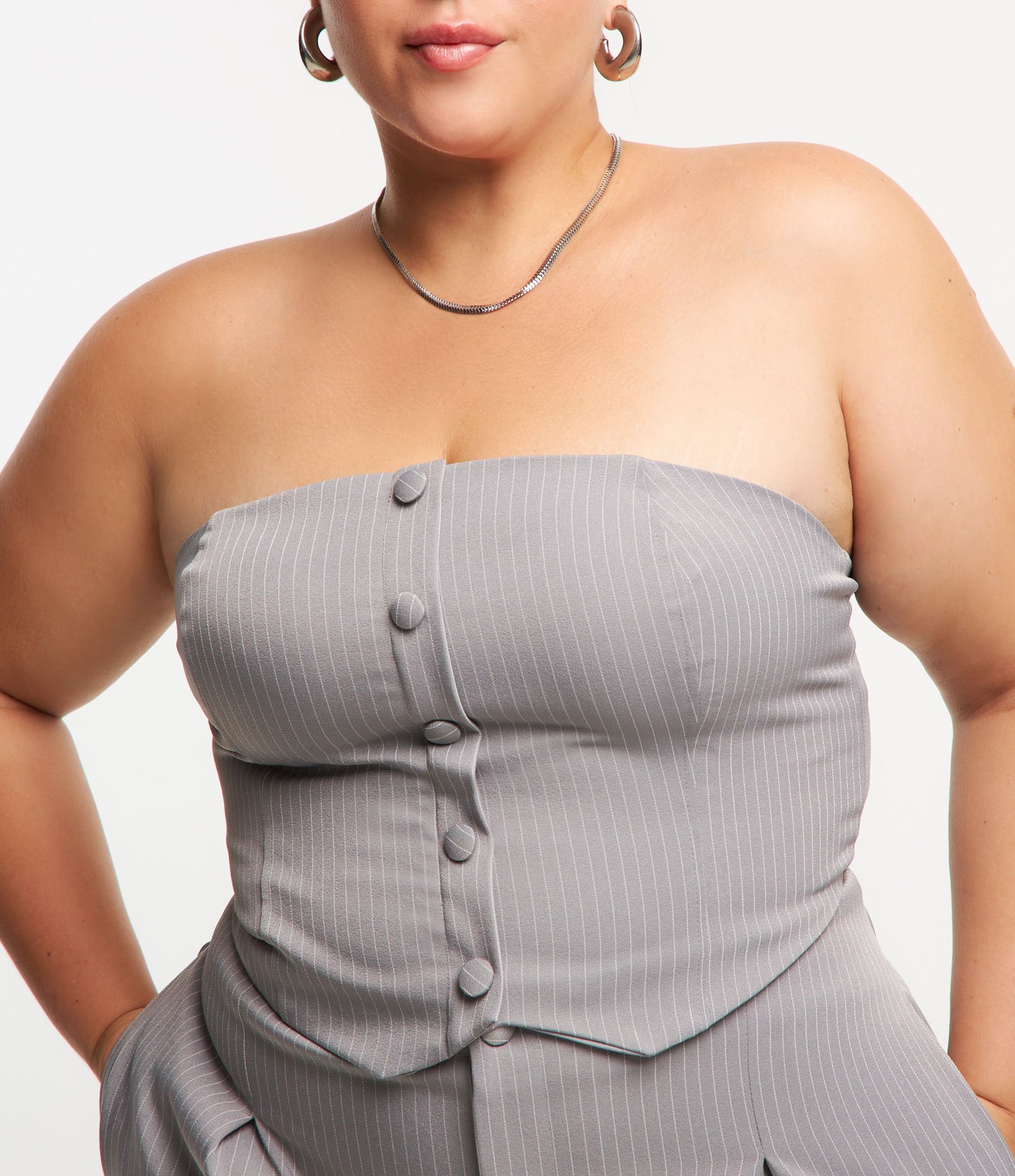 Blusa Cropped Alfaiataria Sem Mangas e Listrada Curve & Plus Size Cinza 4