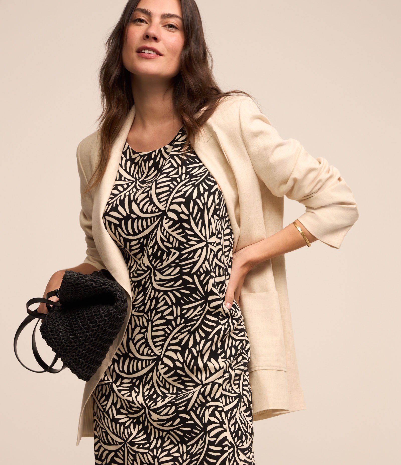 Vestido em Viscose com Fechamento em Zíper e Estampa Folhagem Preto/ Branco 1