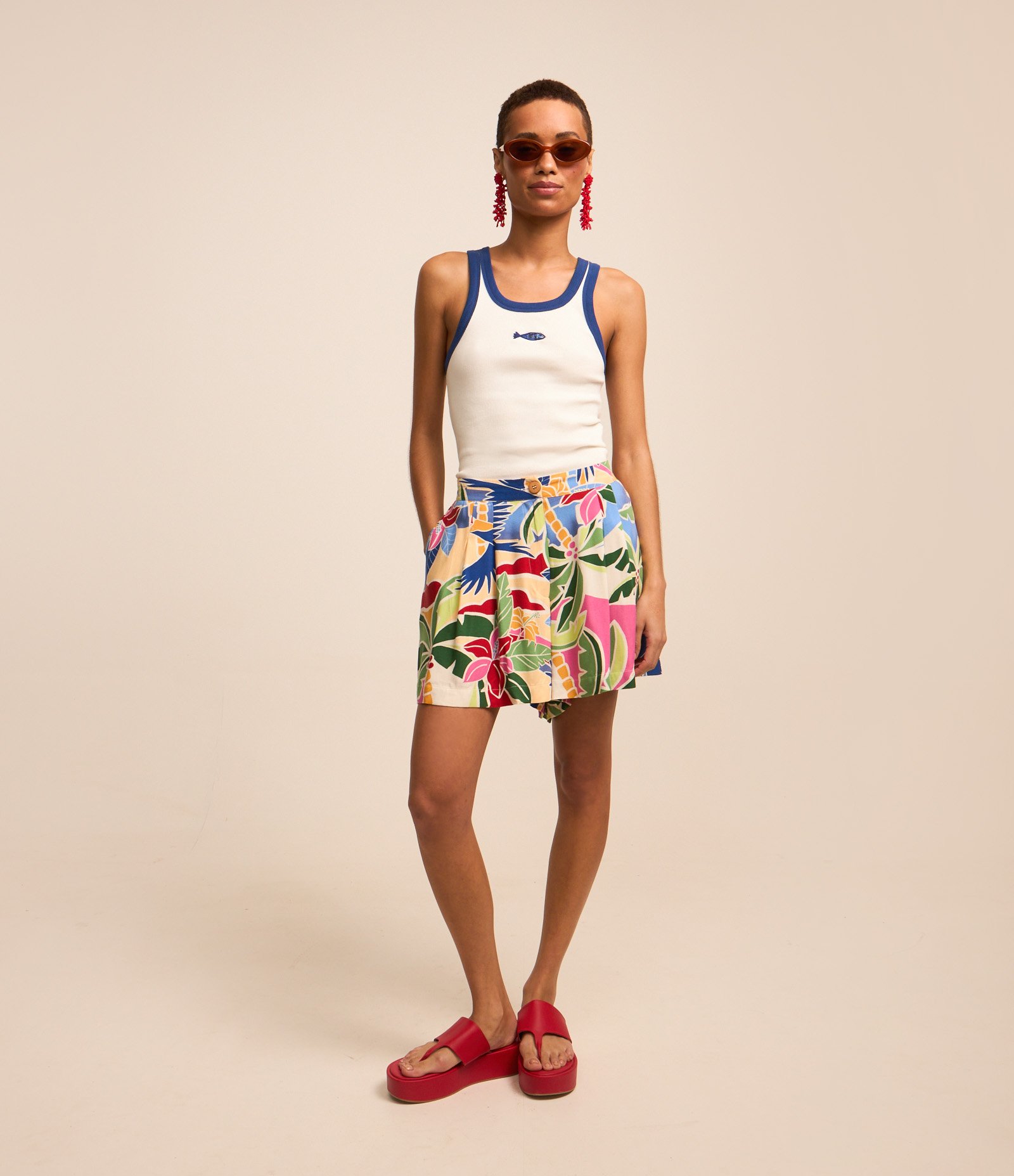 Short Gode em Viscose com Pregas e Estampa Tropical Multicores 1