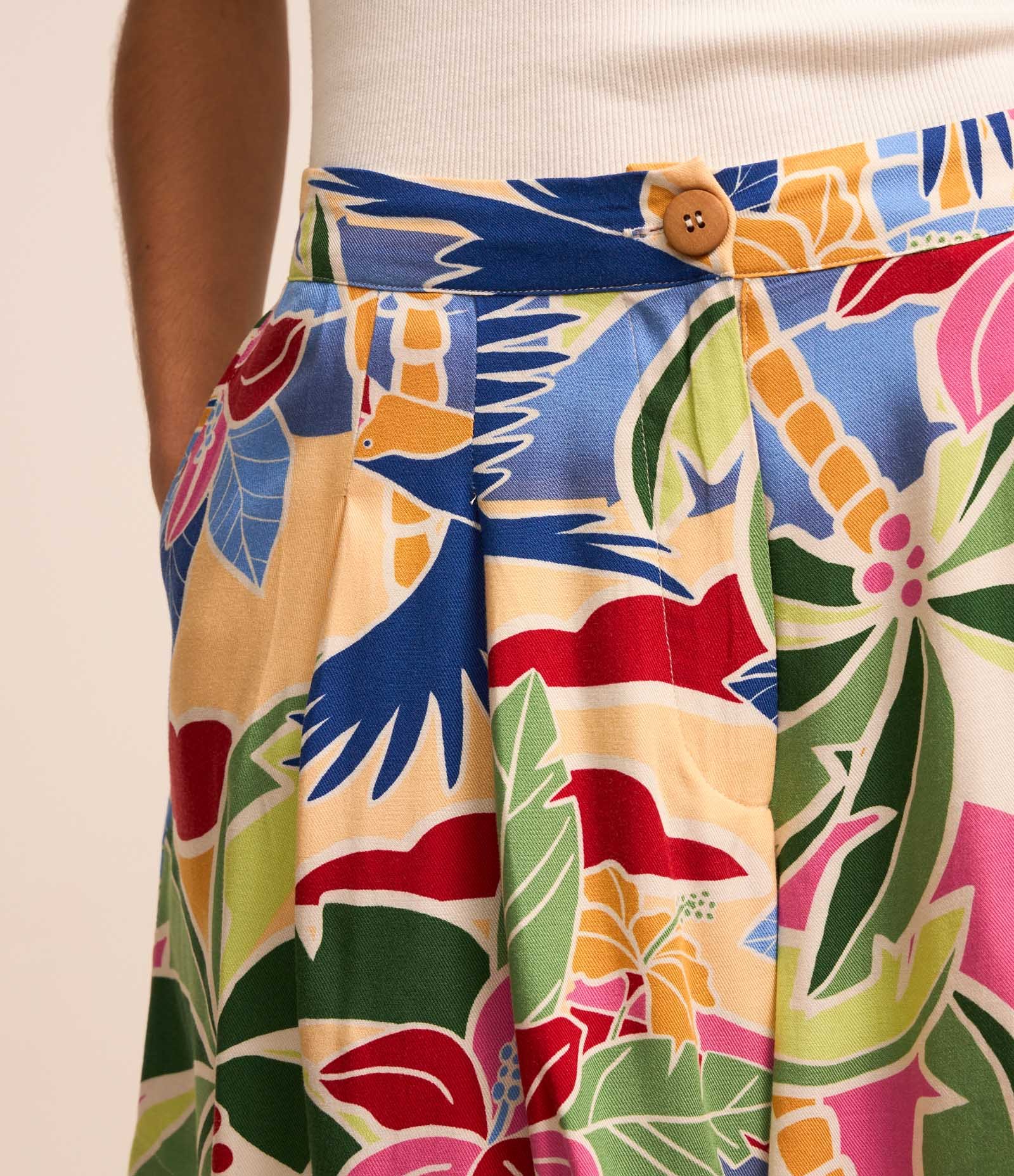 Short Gode em Viscose com Pregas e Estampa Tropical Multicores 3