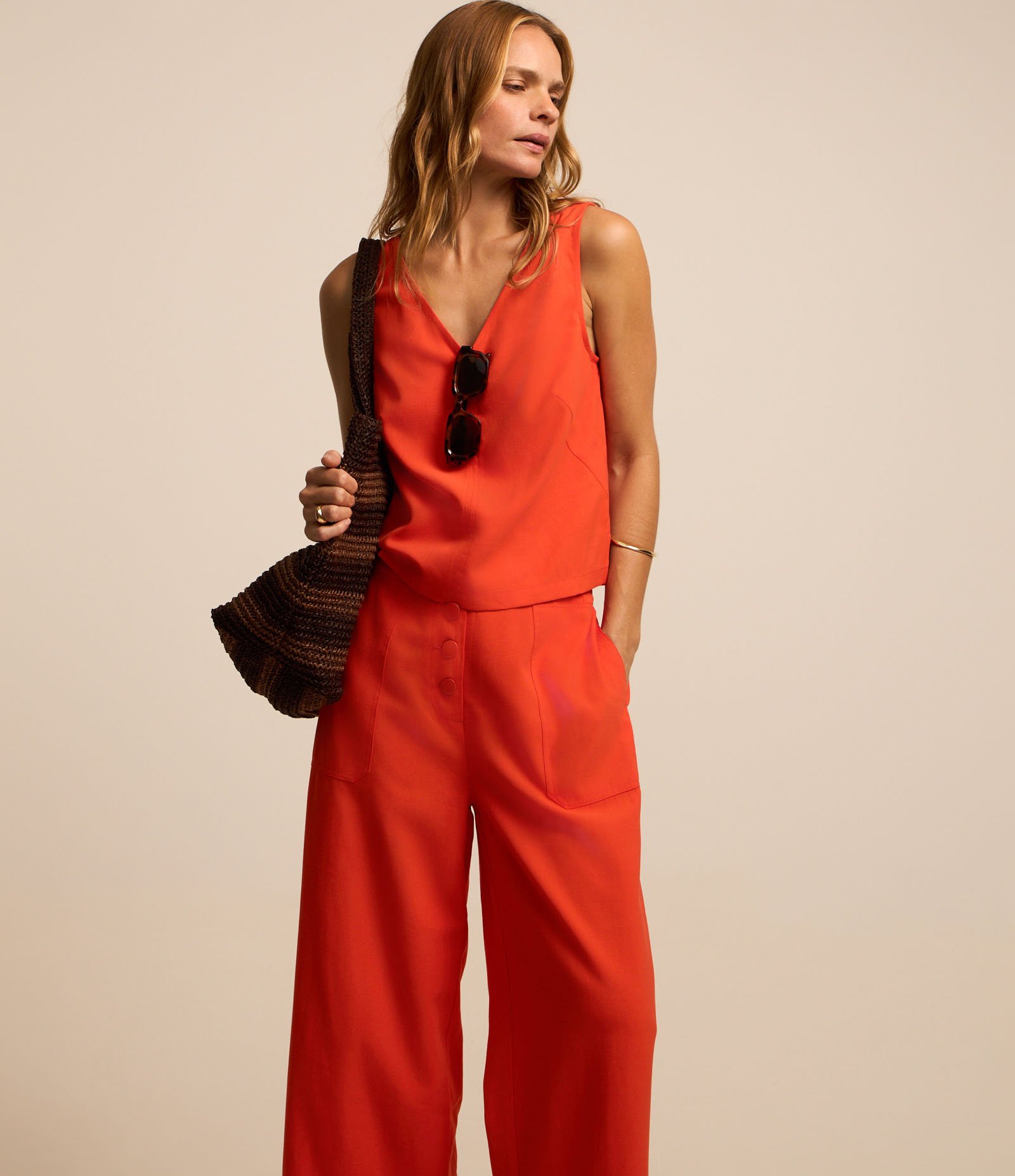 Calça Pantacourt em Viscose com Botões Frontais Laranja 2