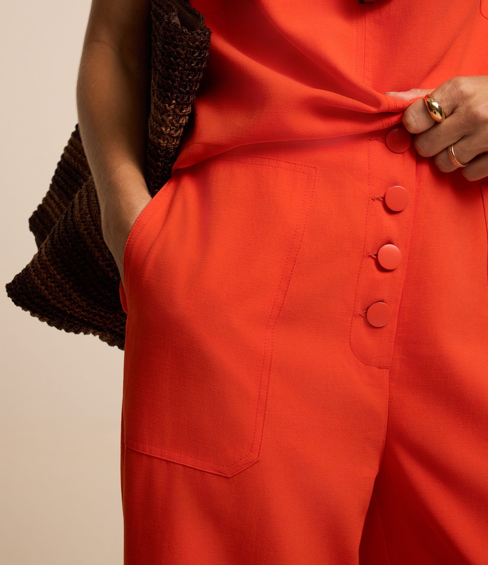 Calça Pantacourt em Viscose com Botões Frontais Laranja 4