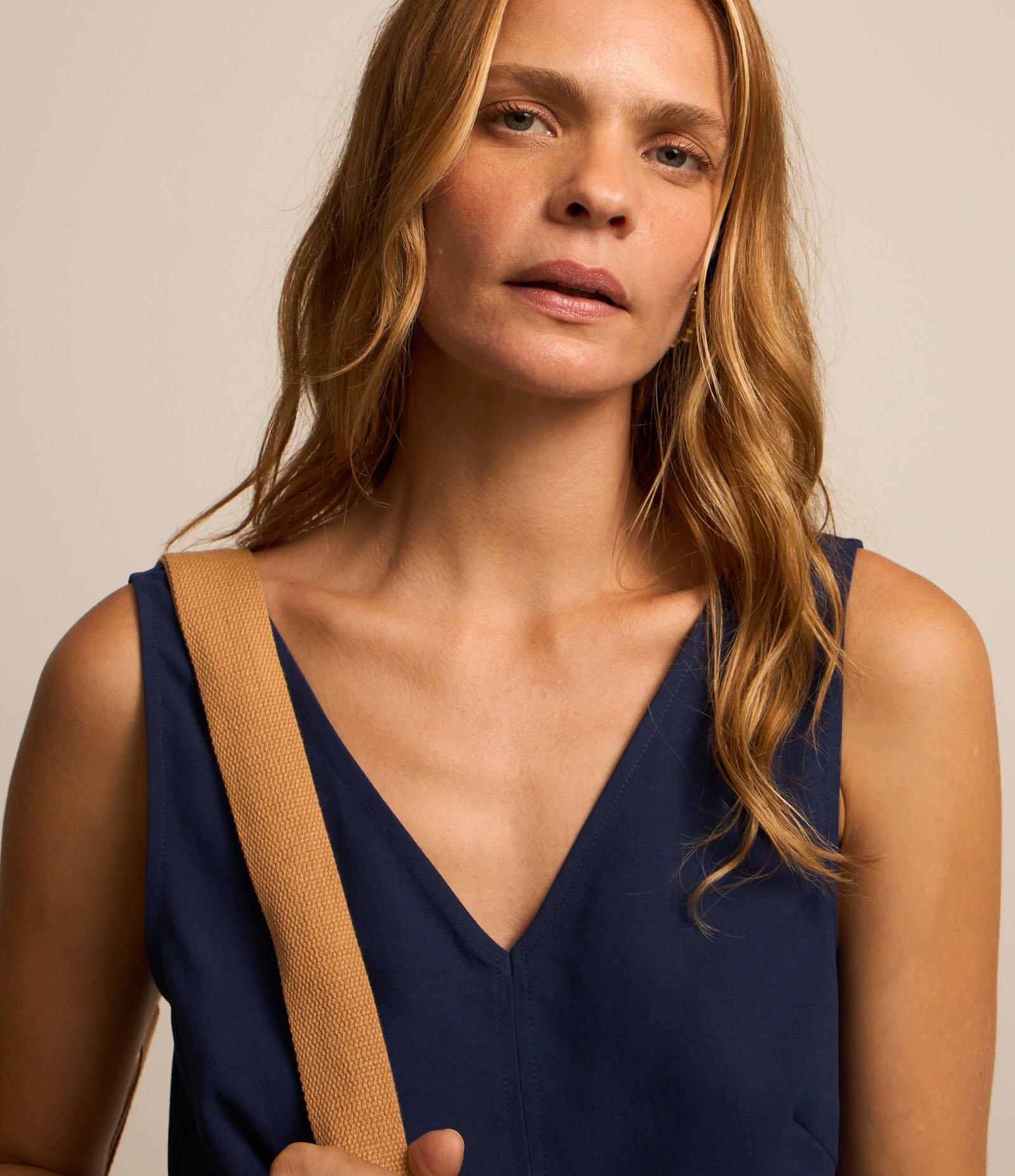 Blusa em Viscose com Decote V e Efeito Sarjado 3