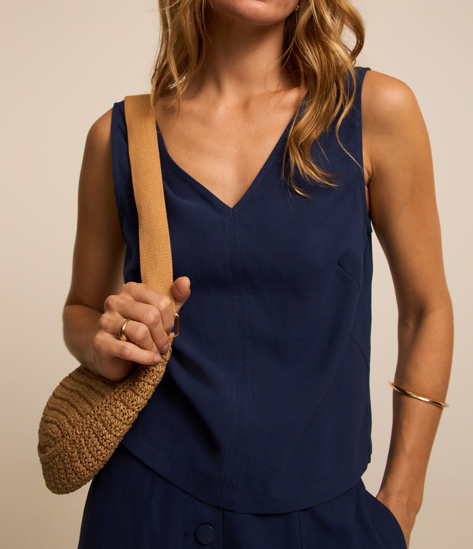 Blusa em Viscose com Decote V e Efeito Sarjado 4