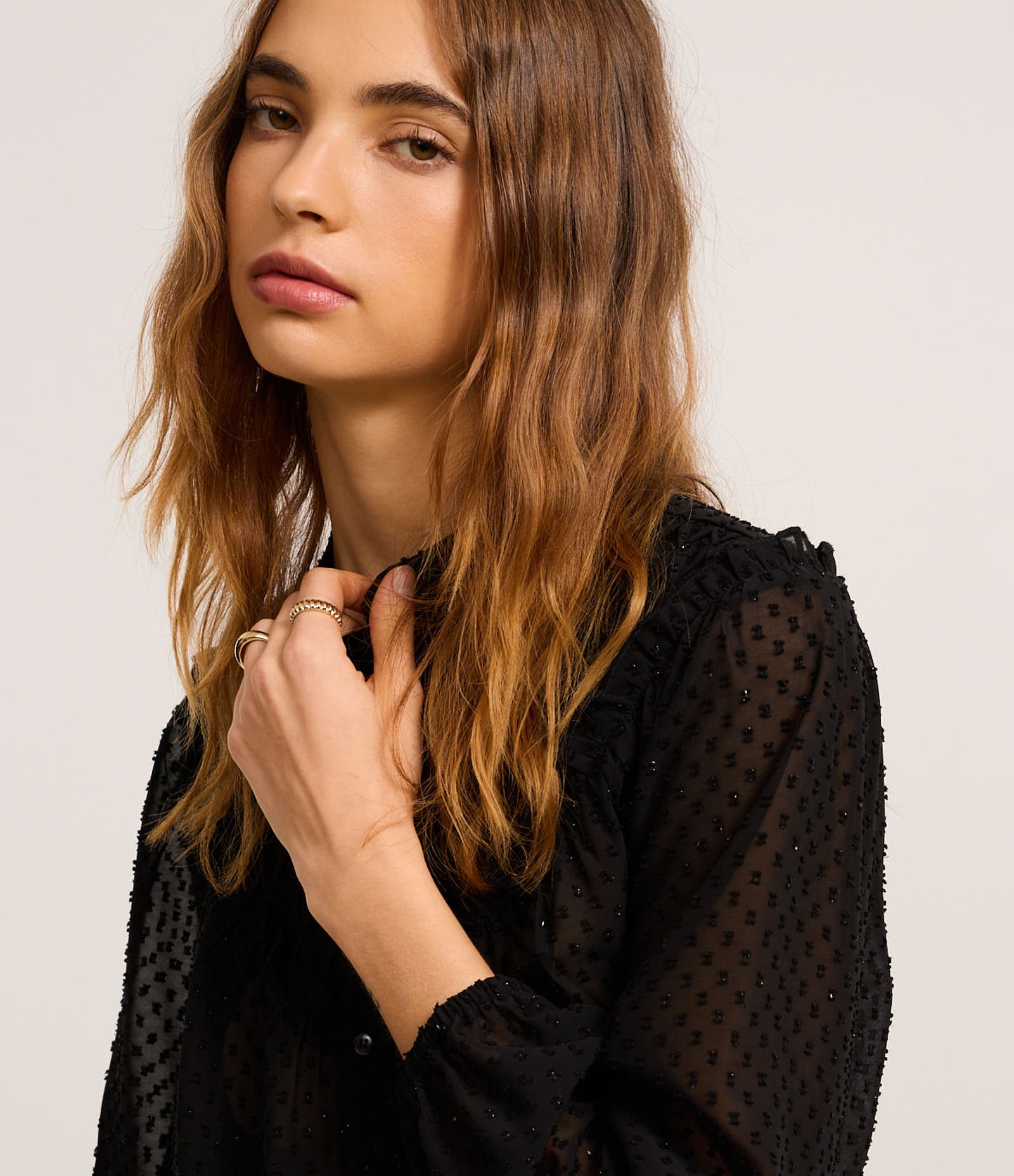 Camisa em Chiffon com Lastex e Aplicações Bordadas 4