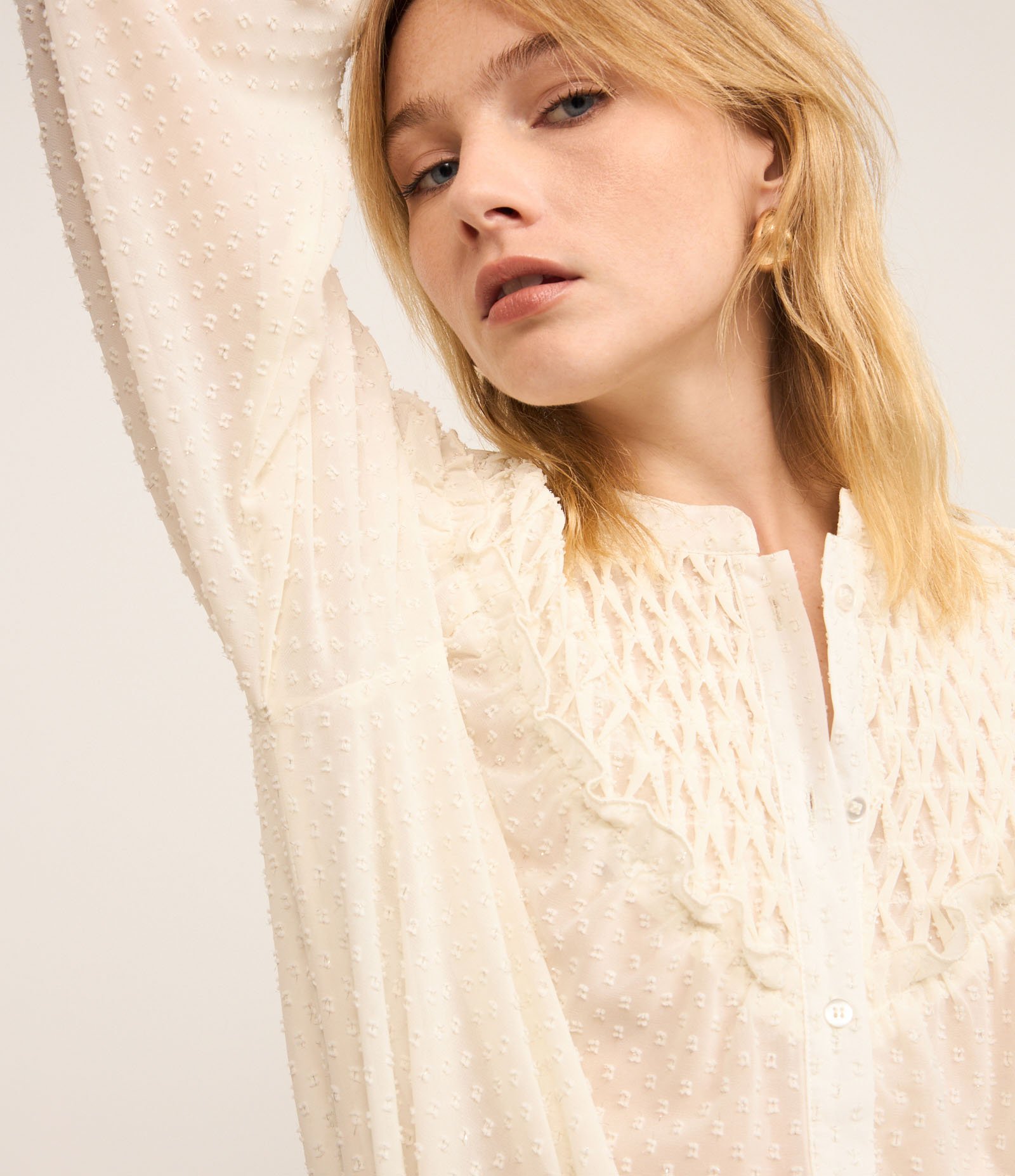 Camisa em Chiffon com Lastex e Aplicações Bordadas Off White 4