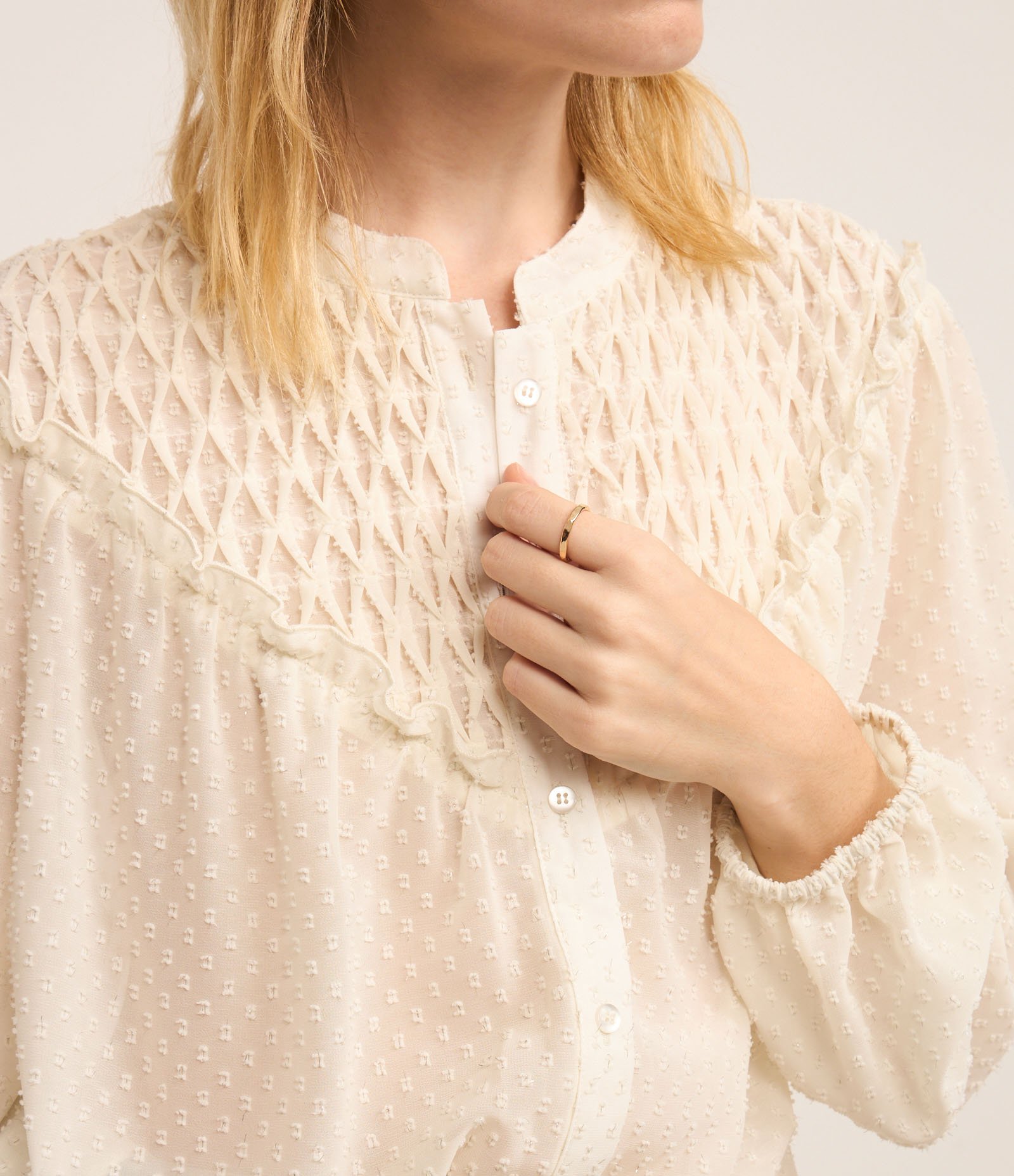 Camisa em Chiffon com Lastex e Aplicações Bordadas Off White 5