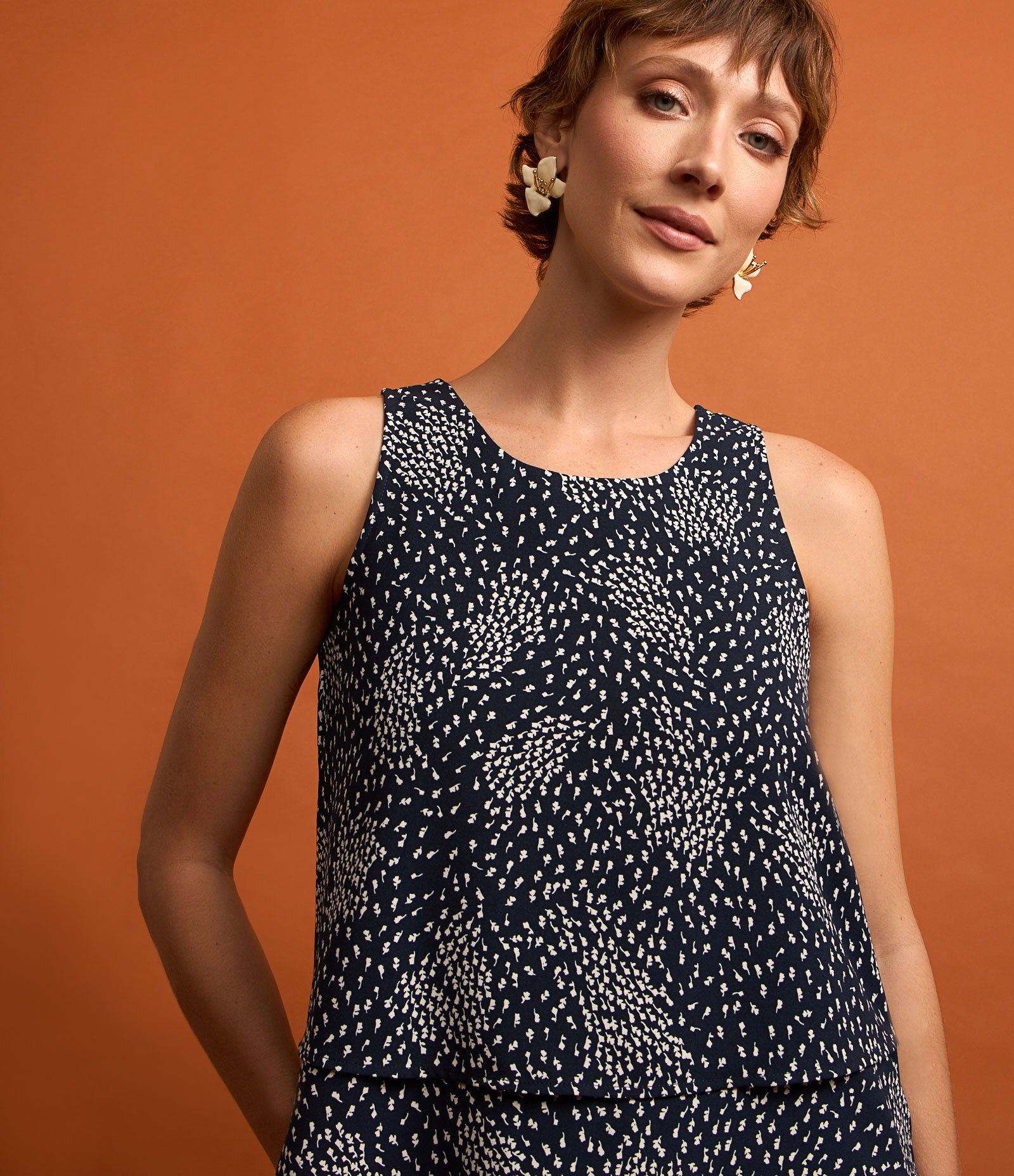 Blusa sem Manga em Airflow com Estampa de Mini Flores Azul 1