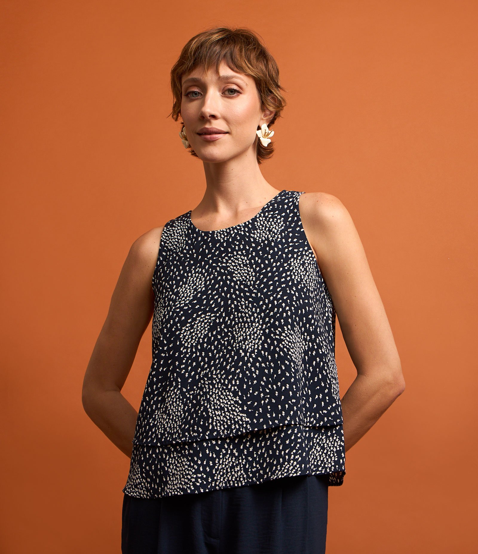 Blusa sem Manga em Airflow com Estampa de Mini Flores Azul 2