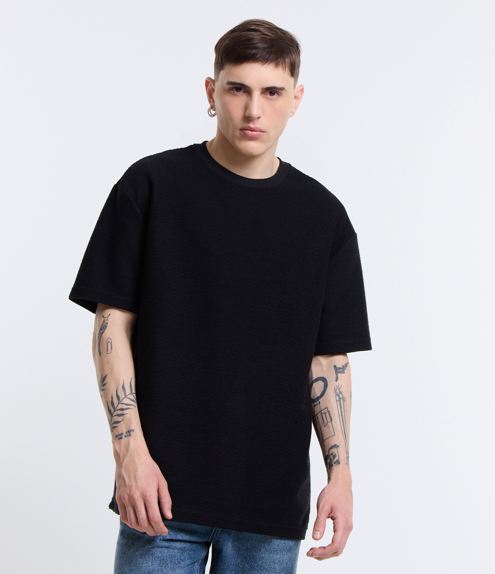 Camiseta Relaxed em Algodão com Leve Textura Preto 1