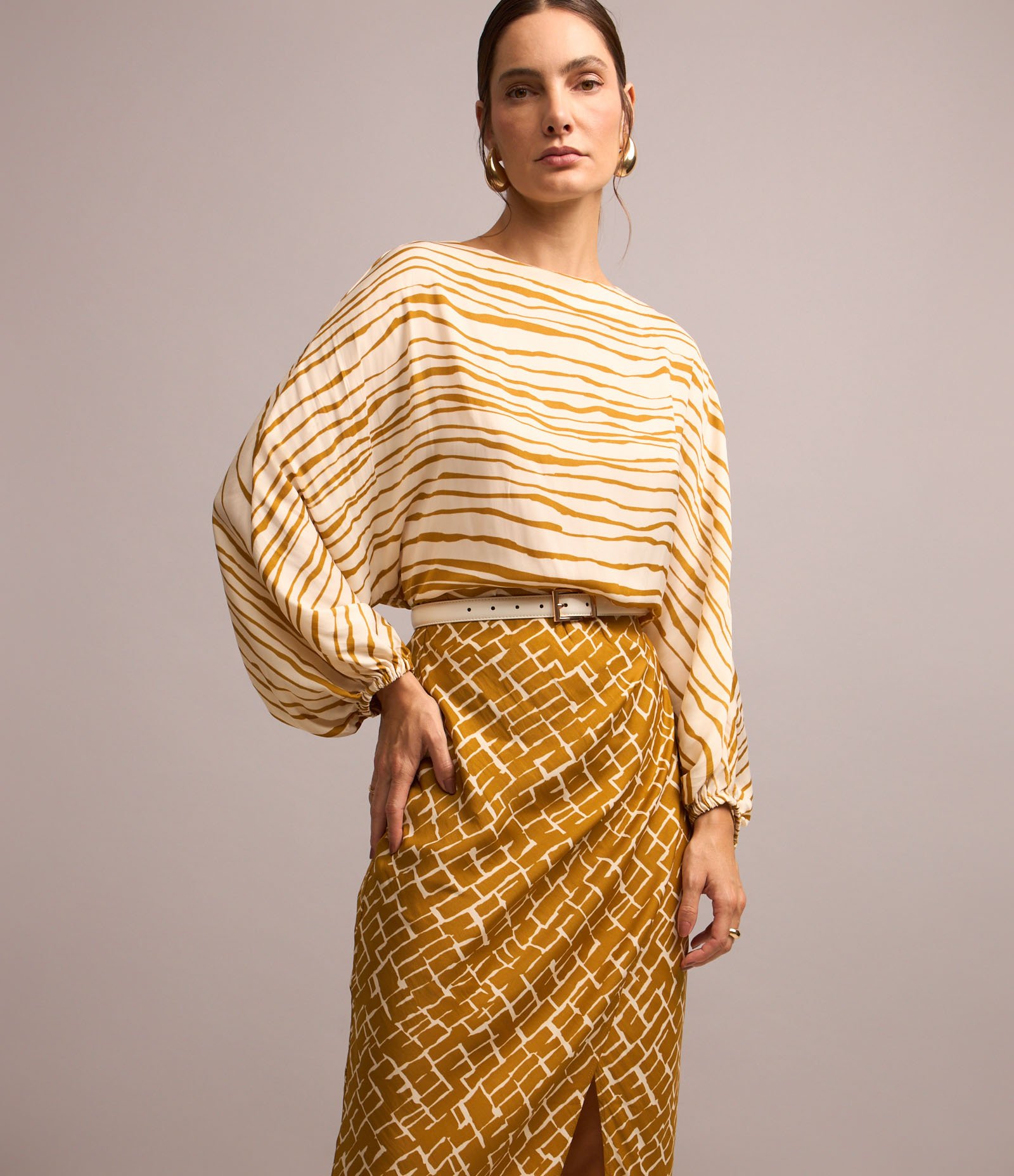 Saia Lápis Acetinada com Estampa Rajada Amarelo 2