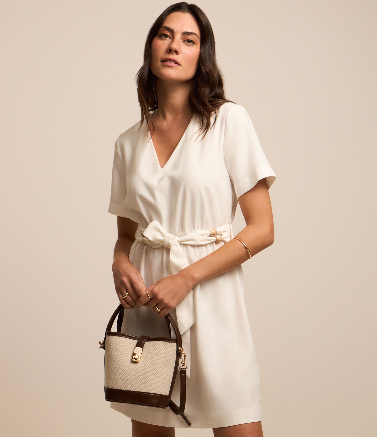 Vestido Curto em Viscose com Cinto Tecido com Miçangas Branco 1