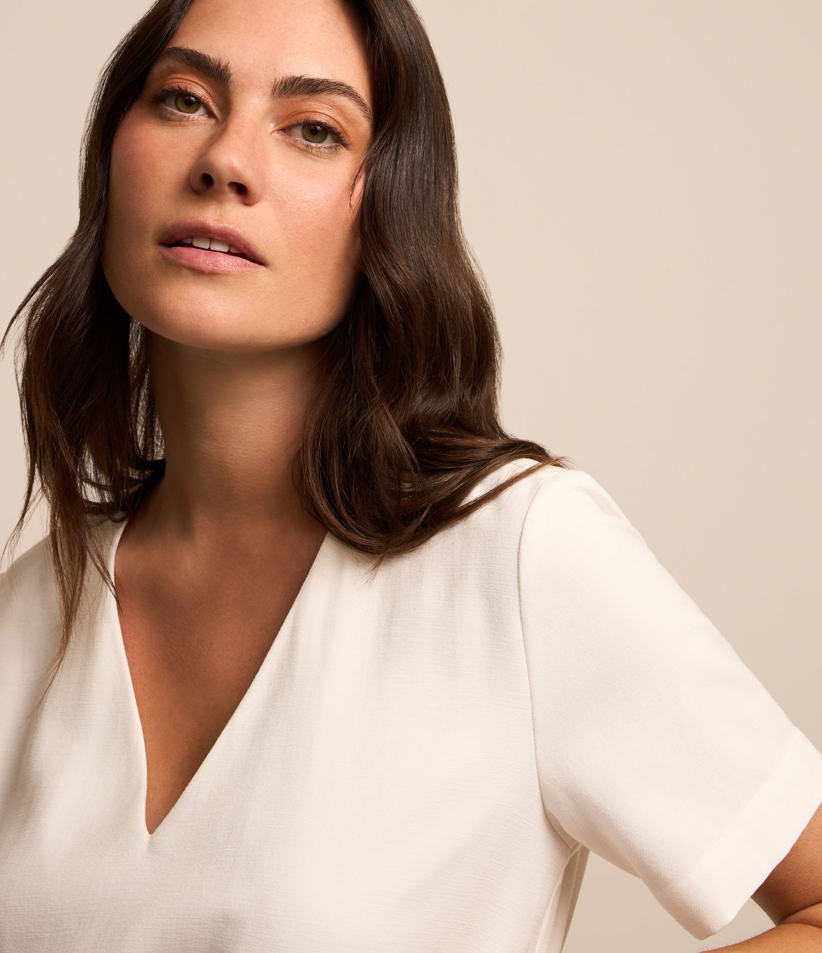 Vestido Curto em Viscose com Cinto Tecido com Miçangas Branco 3