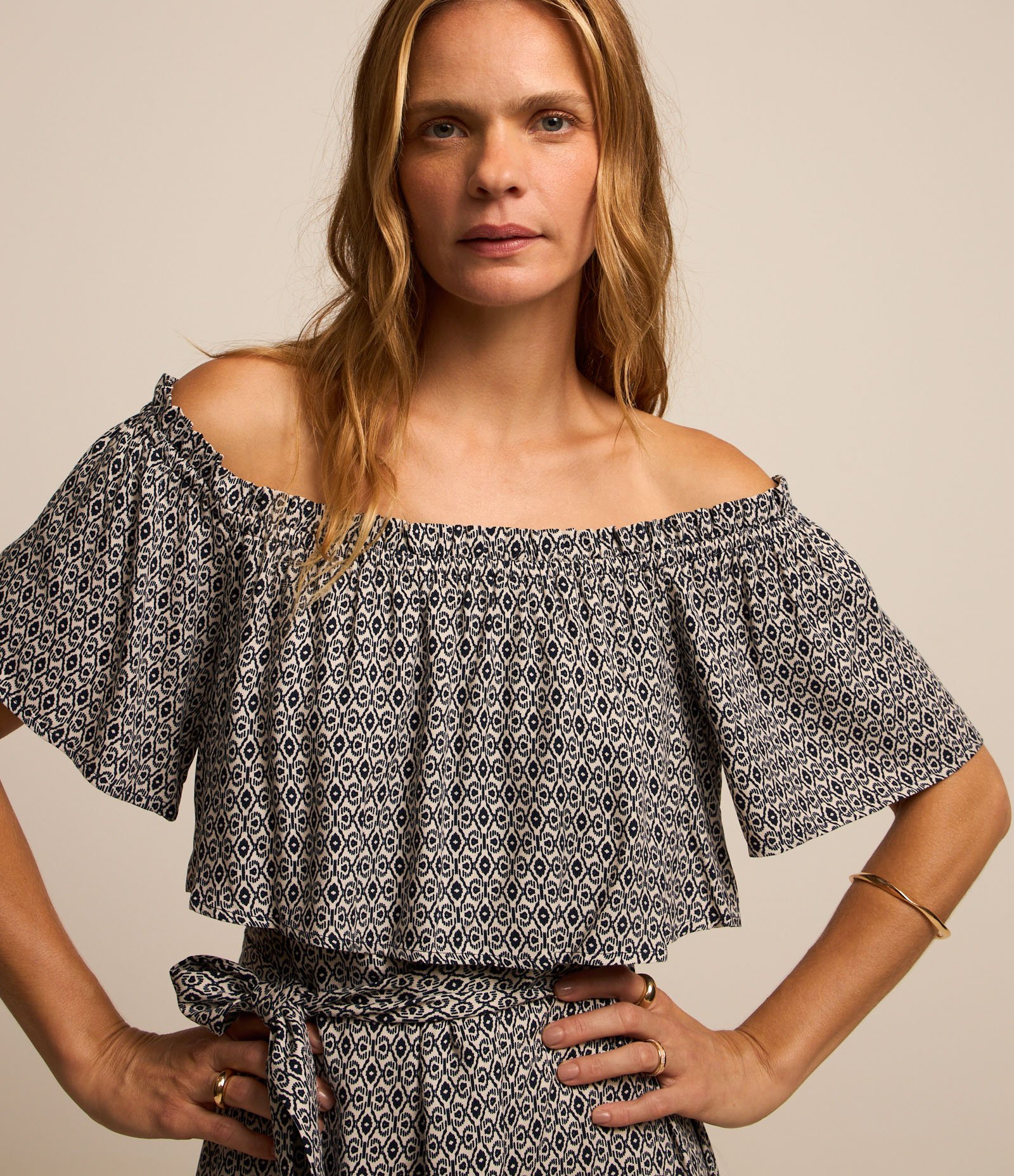 Vestido Curto Ombro a Ombro em Viscolinho com Faixa Azul/Bege 3