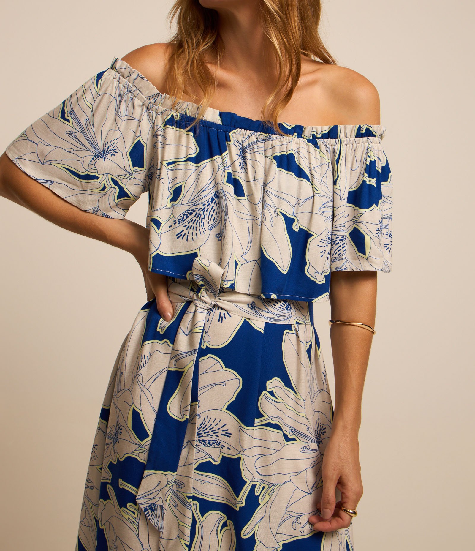 Vestido Curto Ombro a Ombro em Twill com Flores Estampadas Azul/Branco 4