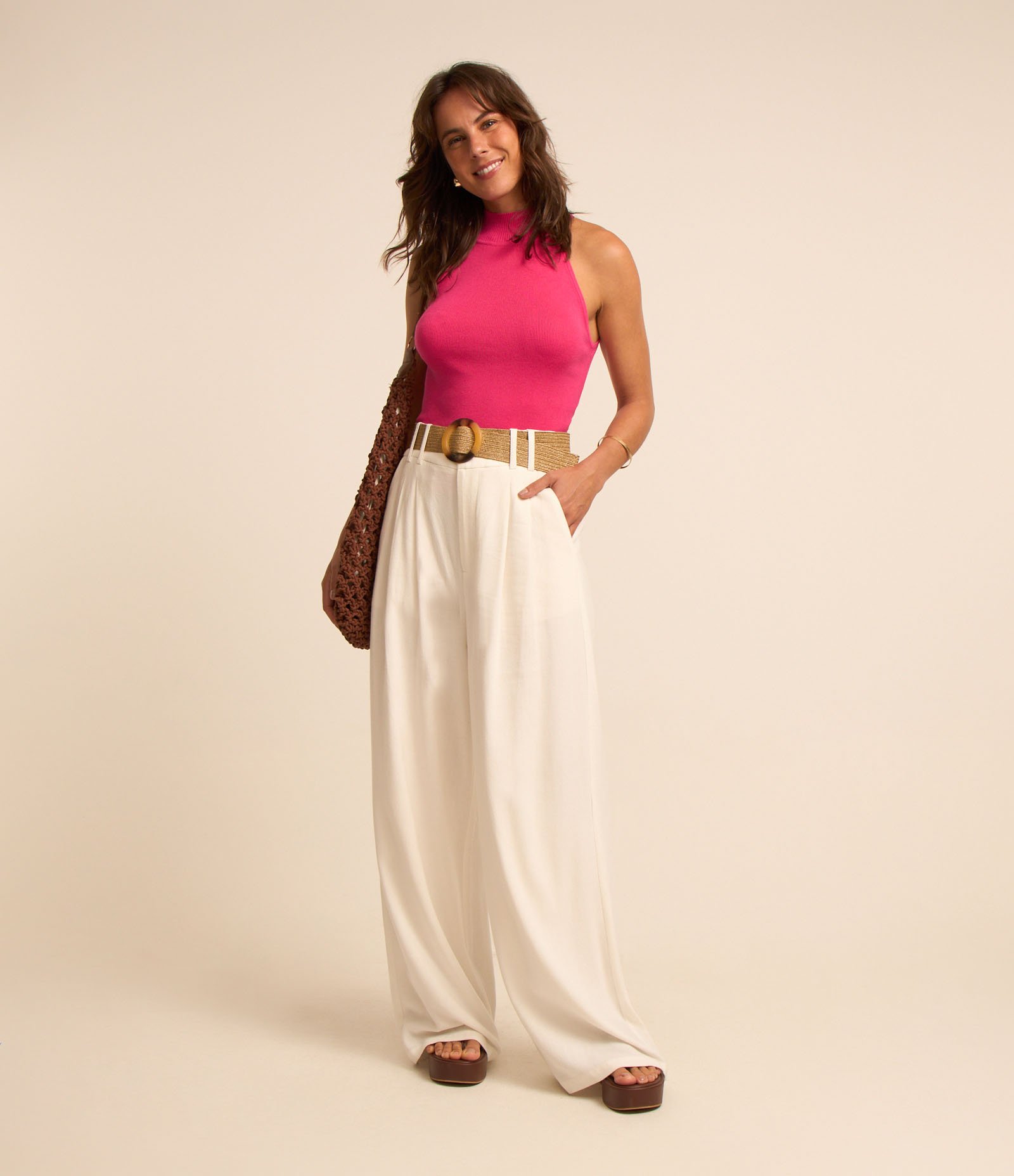 Blusa Básica em Viscose Canelada com Gola Halter Rosa 2